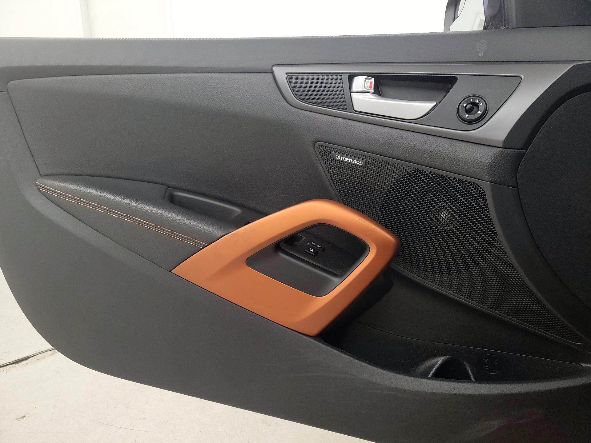 Thumbnail: 2016 Hyundai Veloster - 12