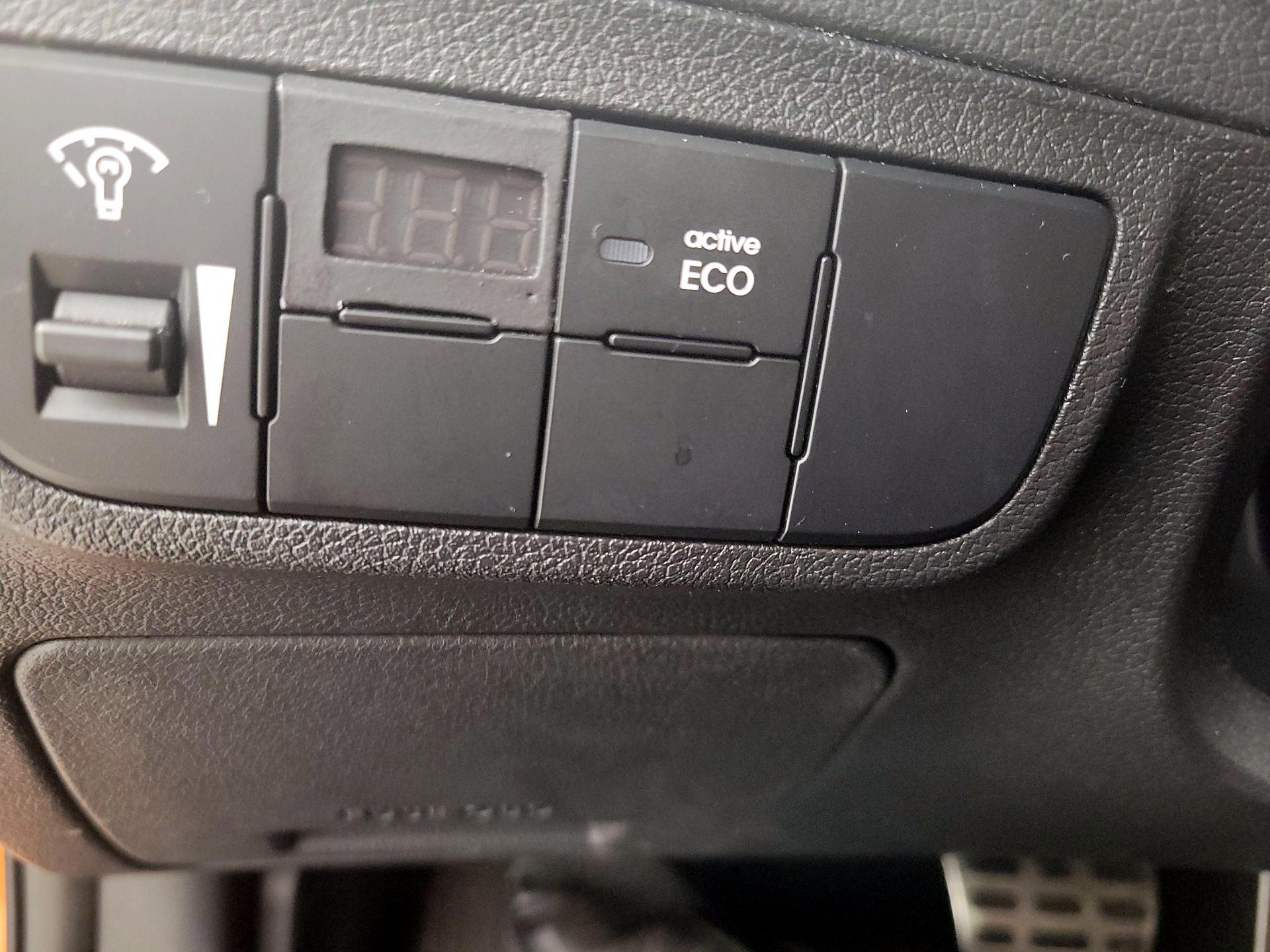 Thumbnail: 2016 Hyundai Veloster - 13