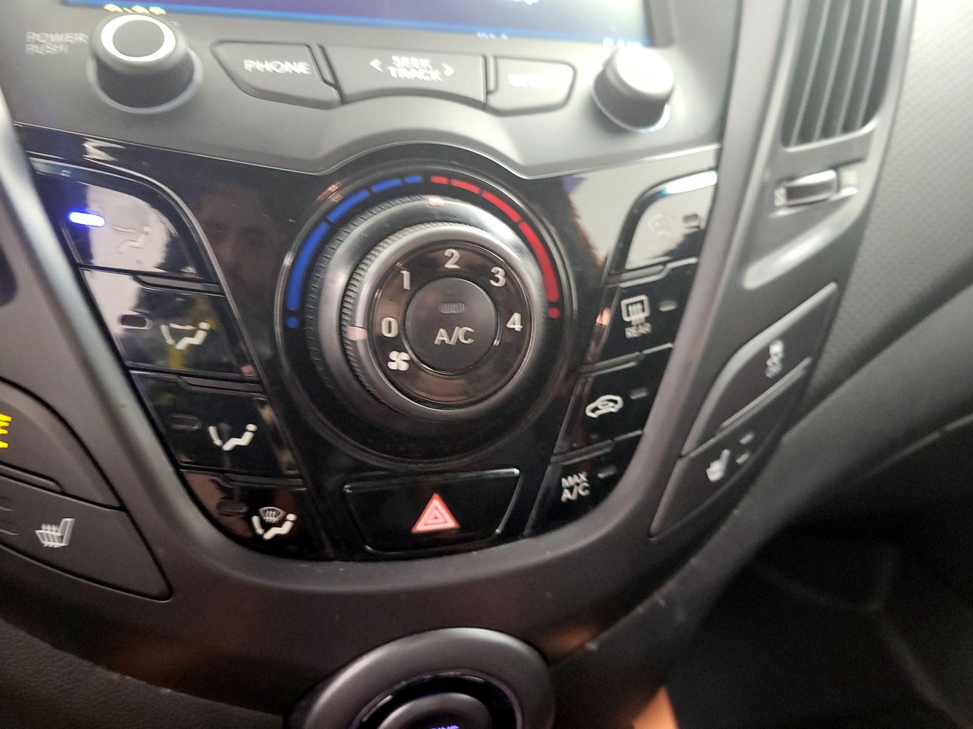 Thumbnail: 2016 Hyundai Veloster - 16