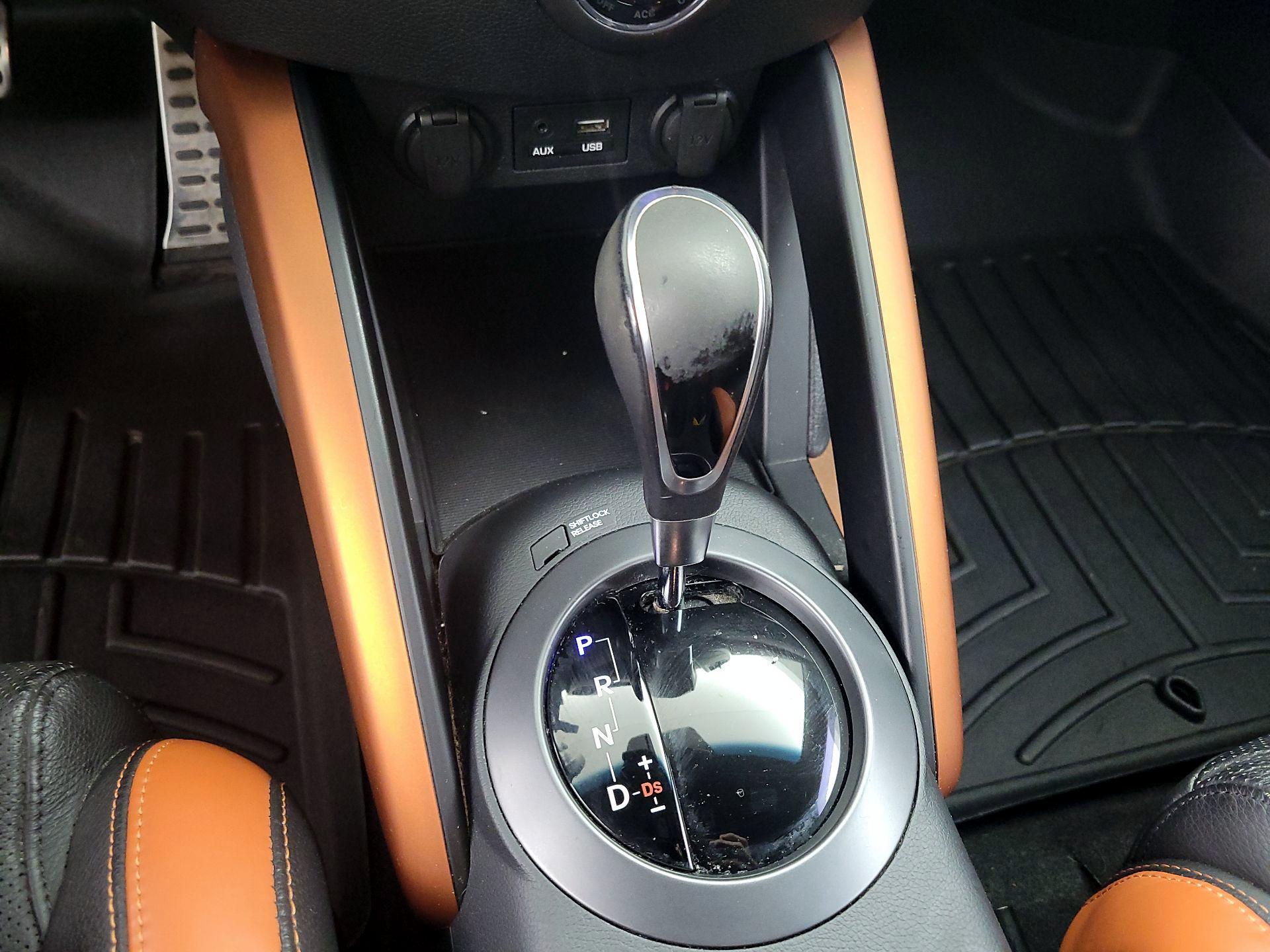 Thumbnail: 2016 Hyundai Veloster - 17