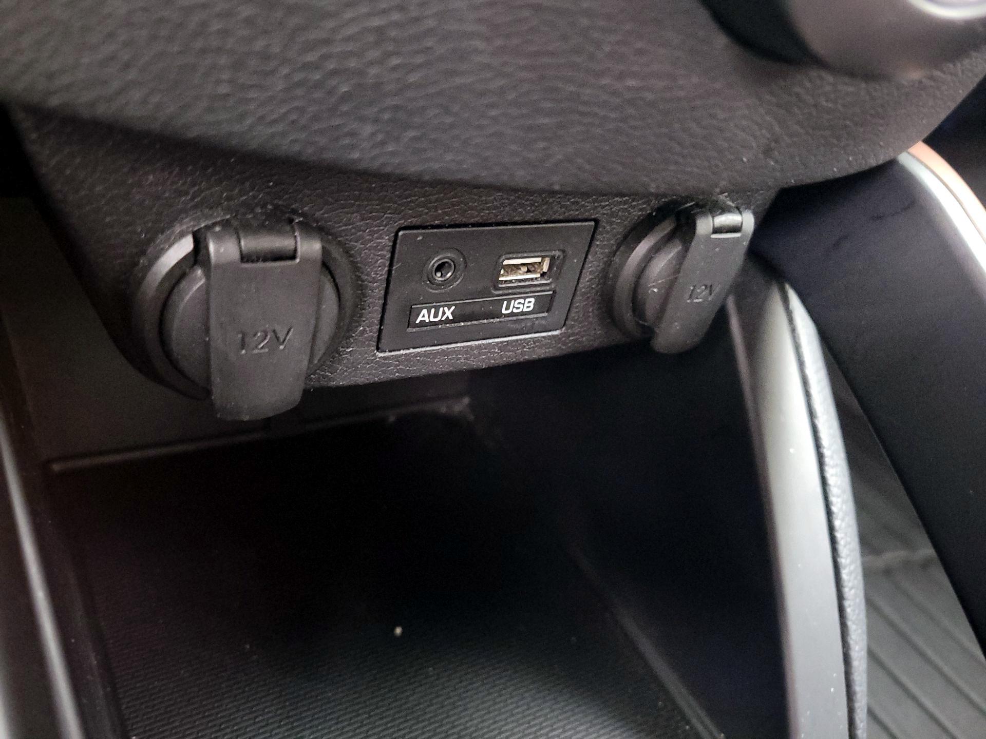 Thumbnail: 2016 Hyundai Veloster - 18