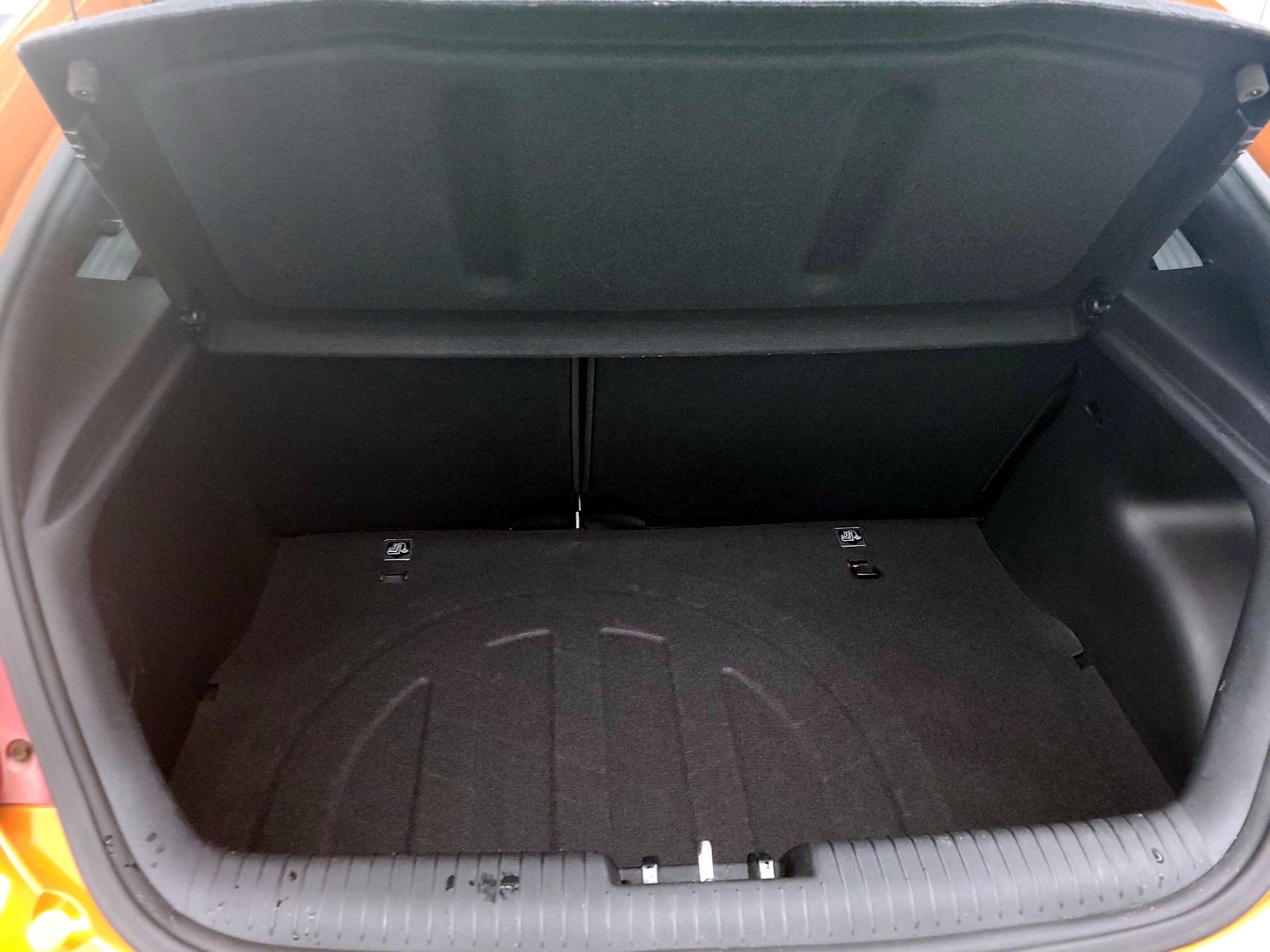 Thumbnail: 2016 Hyundai Veloster - 19