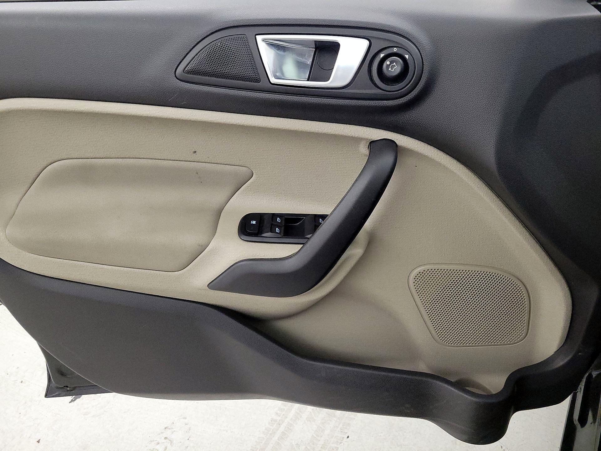 Thumbnail: 2016 Ford Fiesta - 12