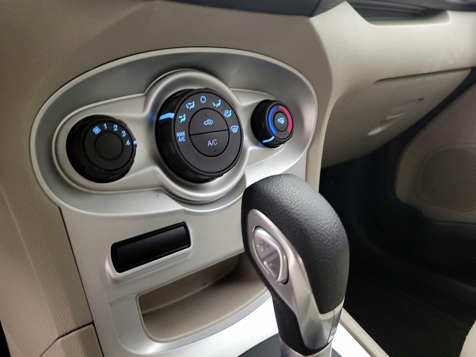 Thumbnail: 2016 Ford Fiesta - 15