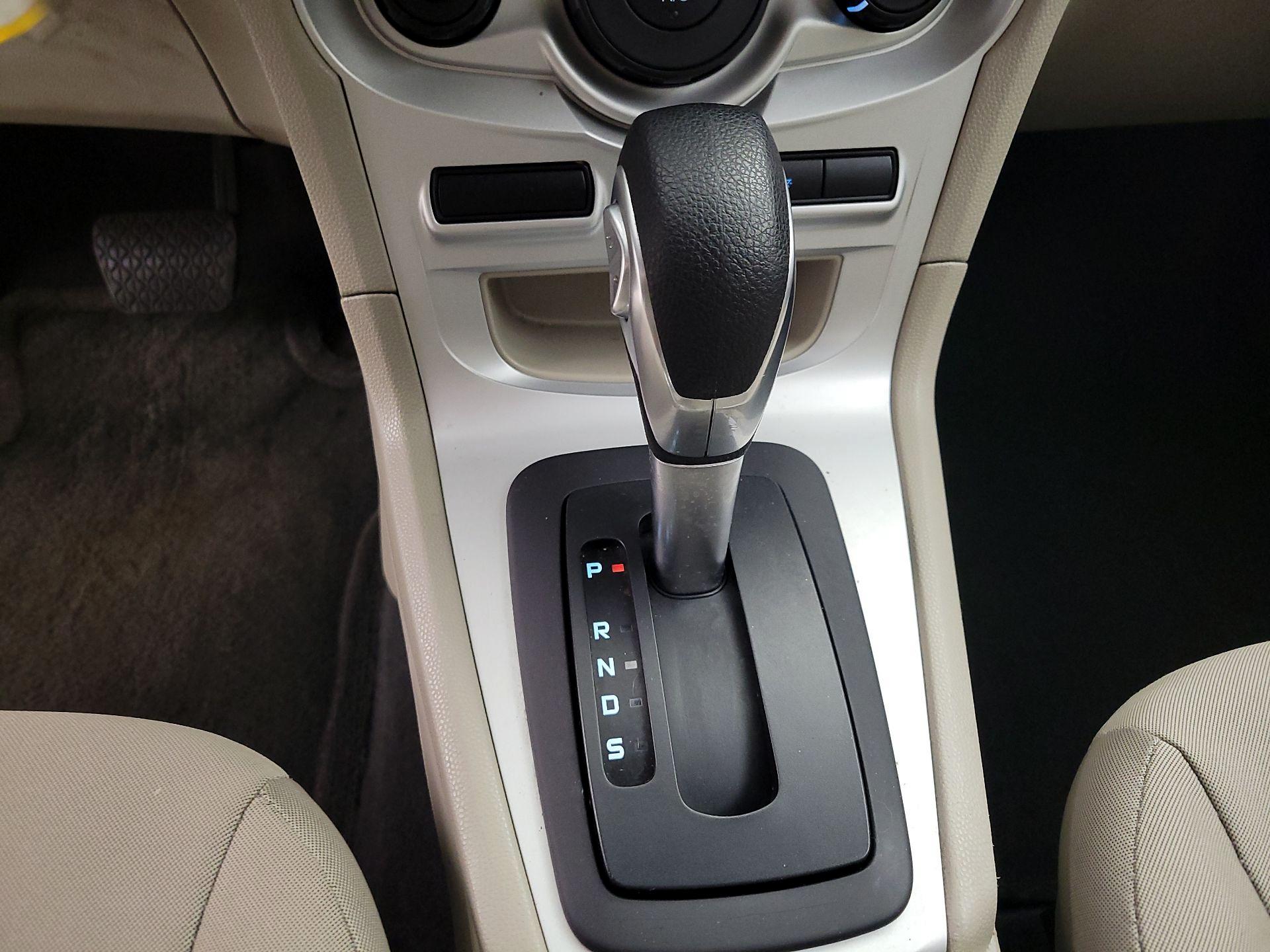 Thumbnail: 2016 Ford Fiesta - 16