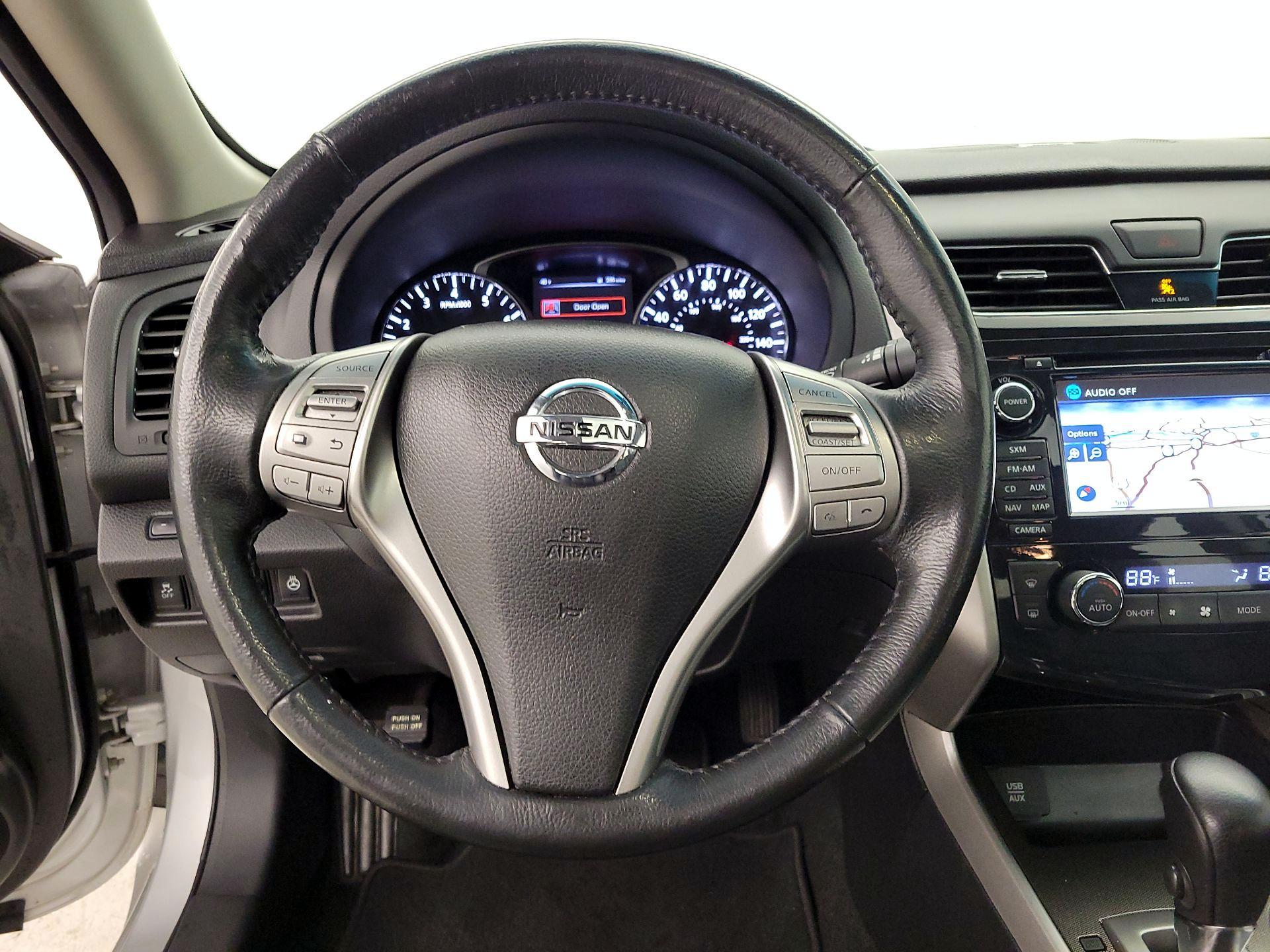 Thumbnail: 2015 Nissan Altima - 10