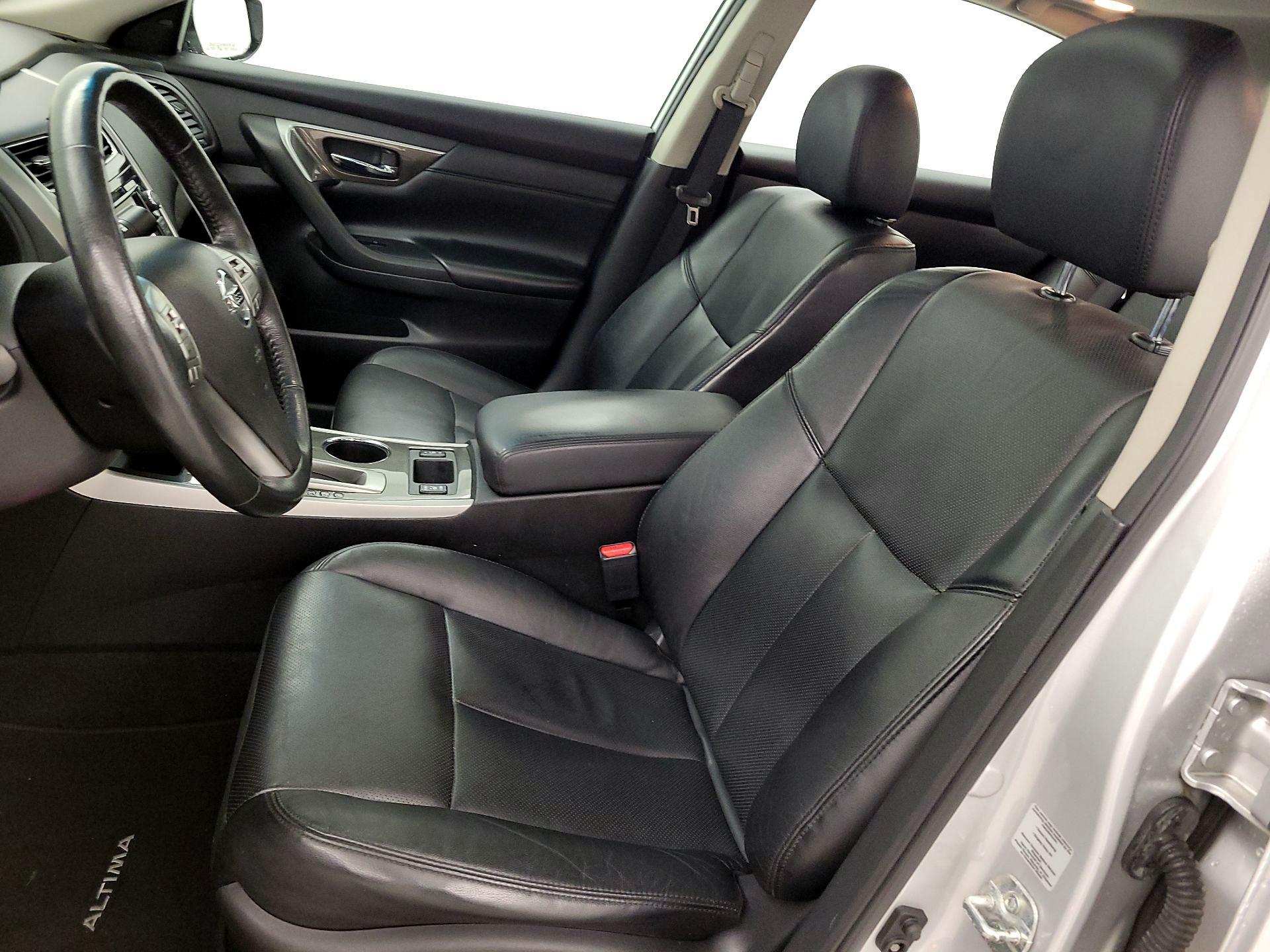 Thumbnail: 2015 Nissan Altima - 11
