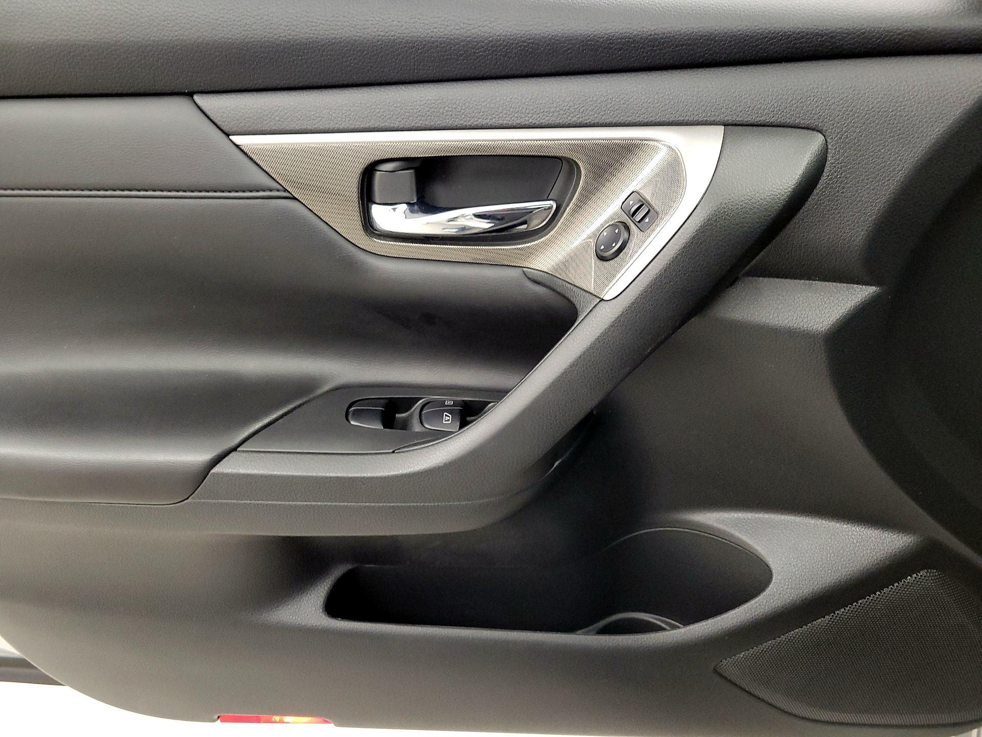 Thumbnail: 2015 Nissan Altima - 12