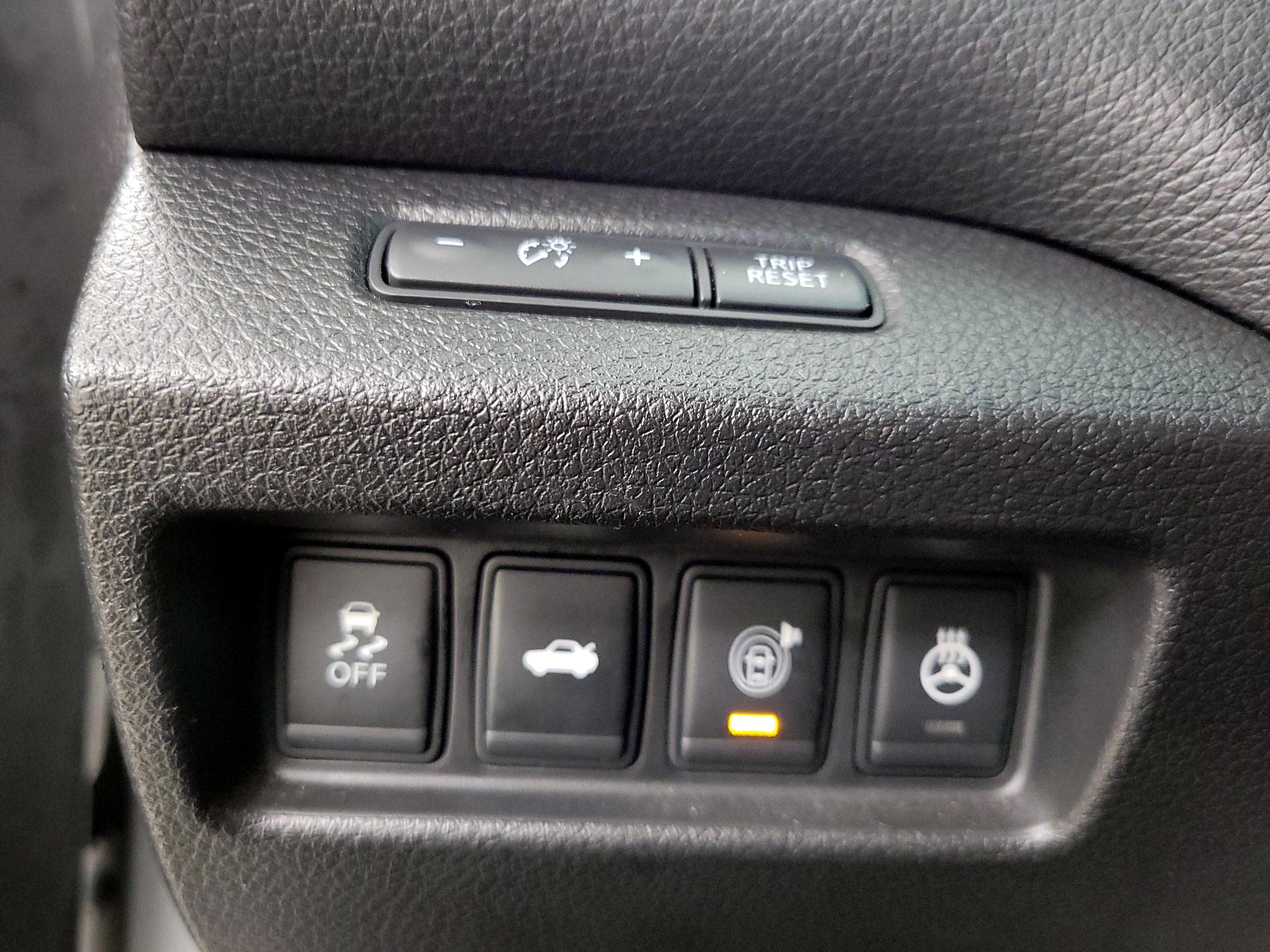 Thumbnail: 2015 Nissan Altima - 13