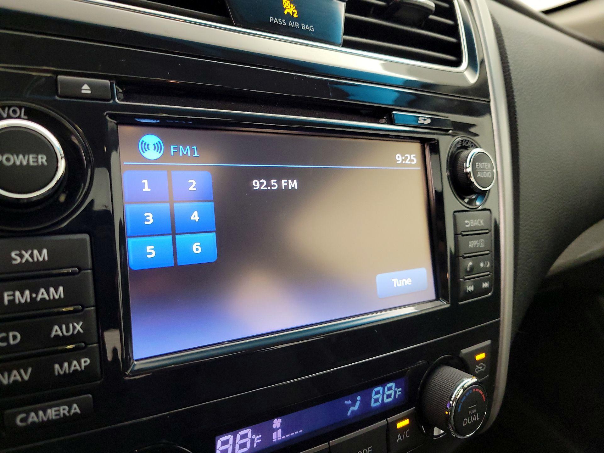 Thumbnail: 2015 Nissan Altima - 16