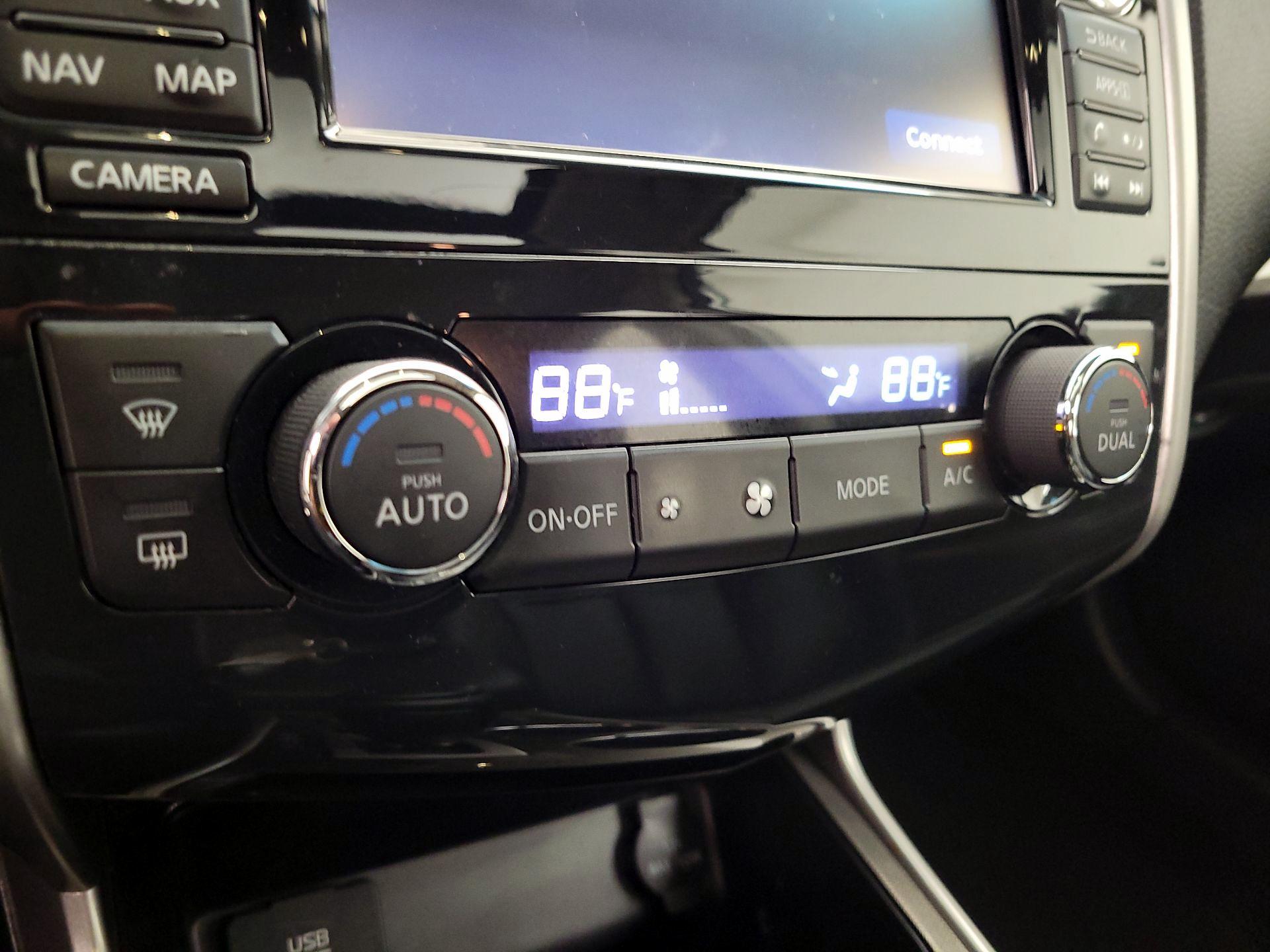 Thumbnail: 2015 Nissan Altima - 17