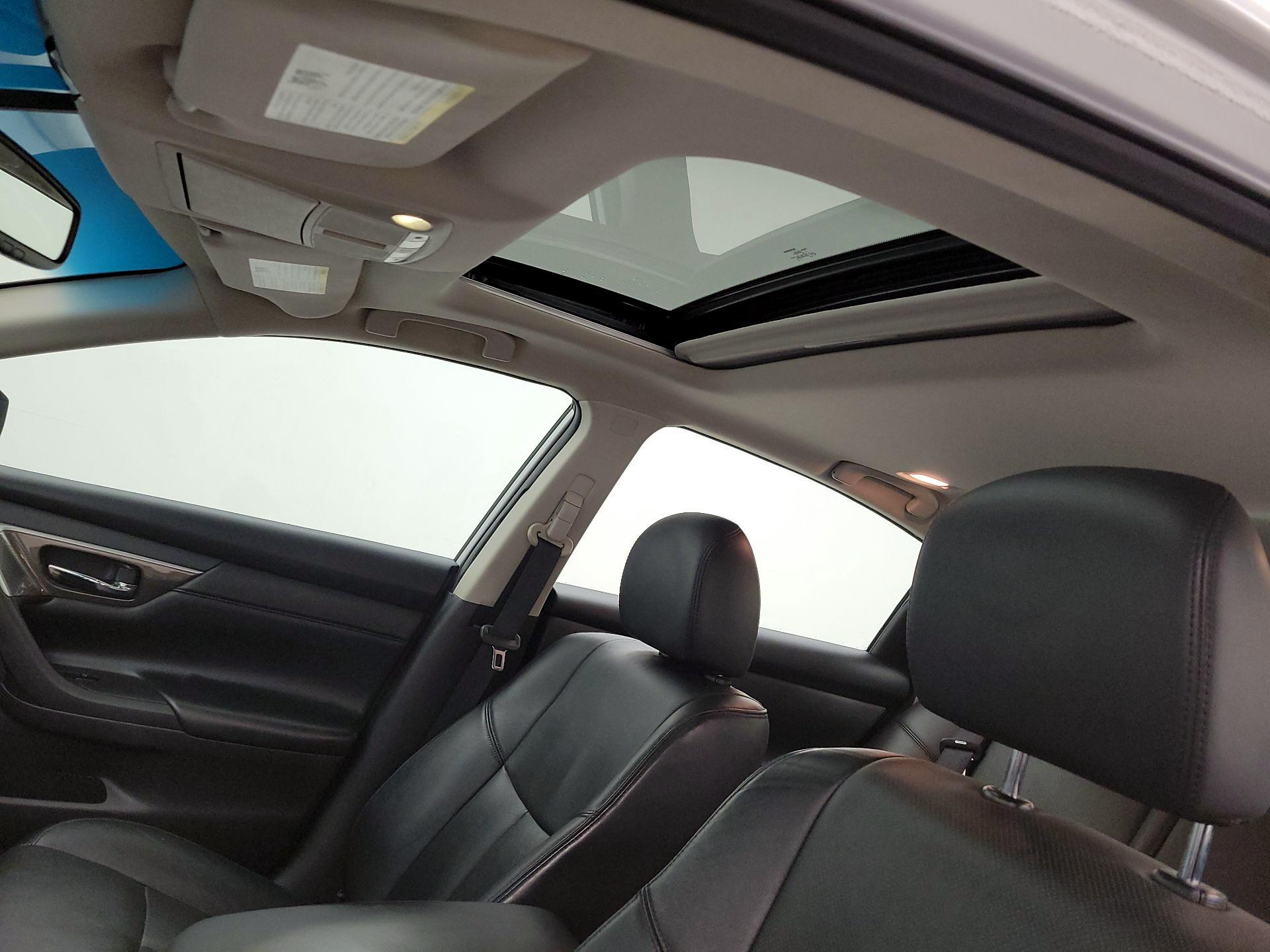 Thumbnail: 2015 Nissan Altima - 19