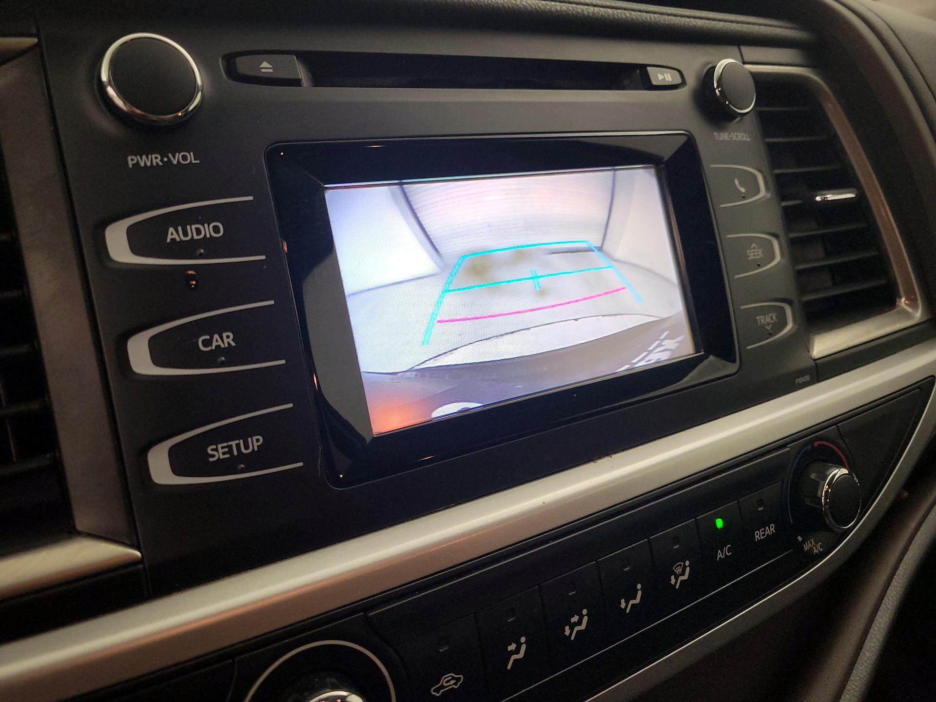 Thumbnail: 2015 Toyota Highlander - 14