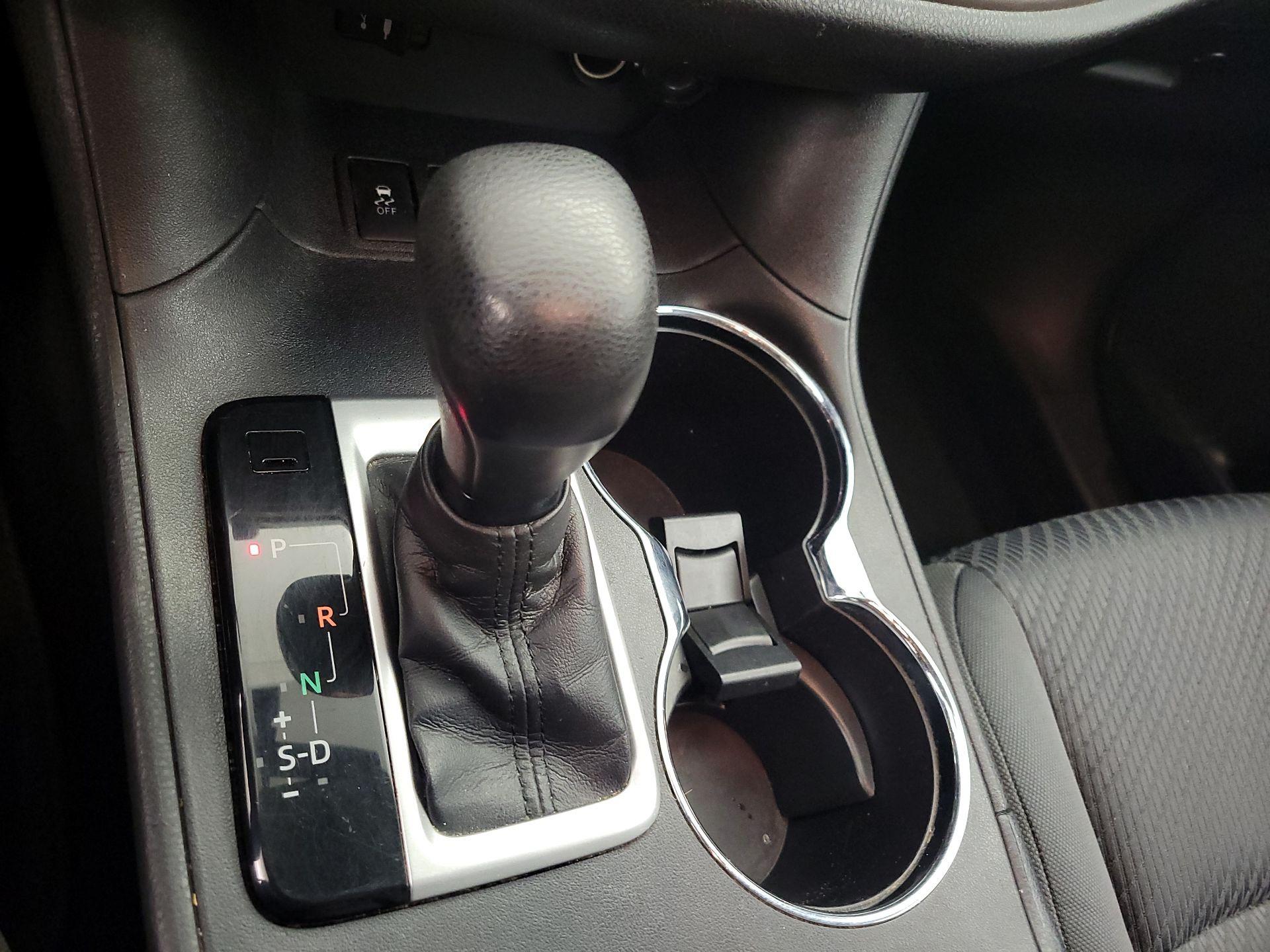 Thumbnail: 2015 Toyota Highlander - 17