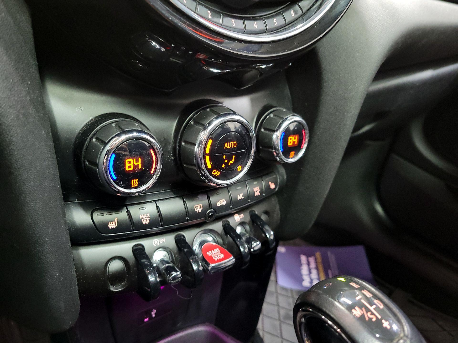 Thumbnail: 2019 MINI Cooper Hardtop - 16