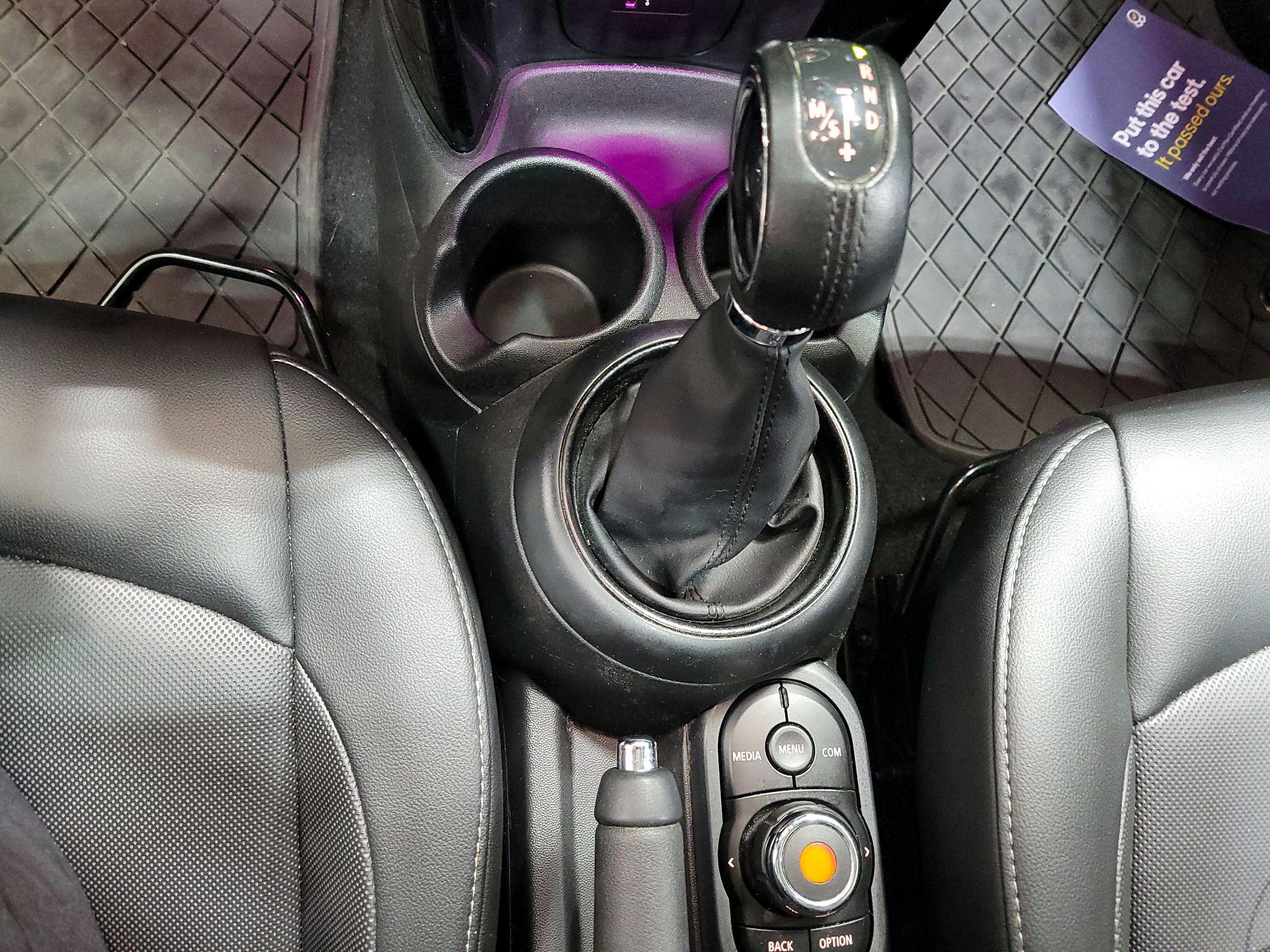 Thumbnail: 2019 MINI Cooper Hardtop - 17