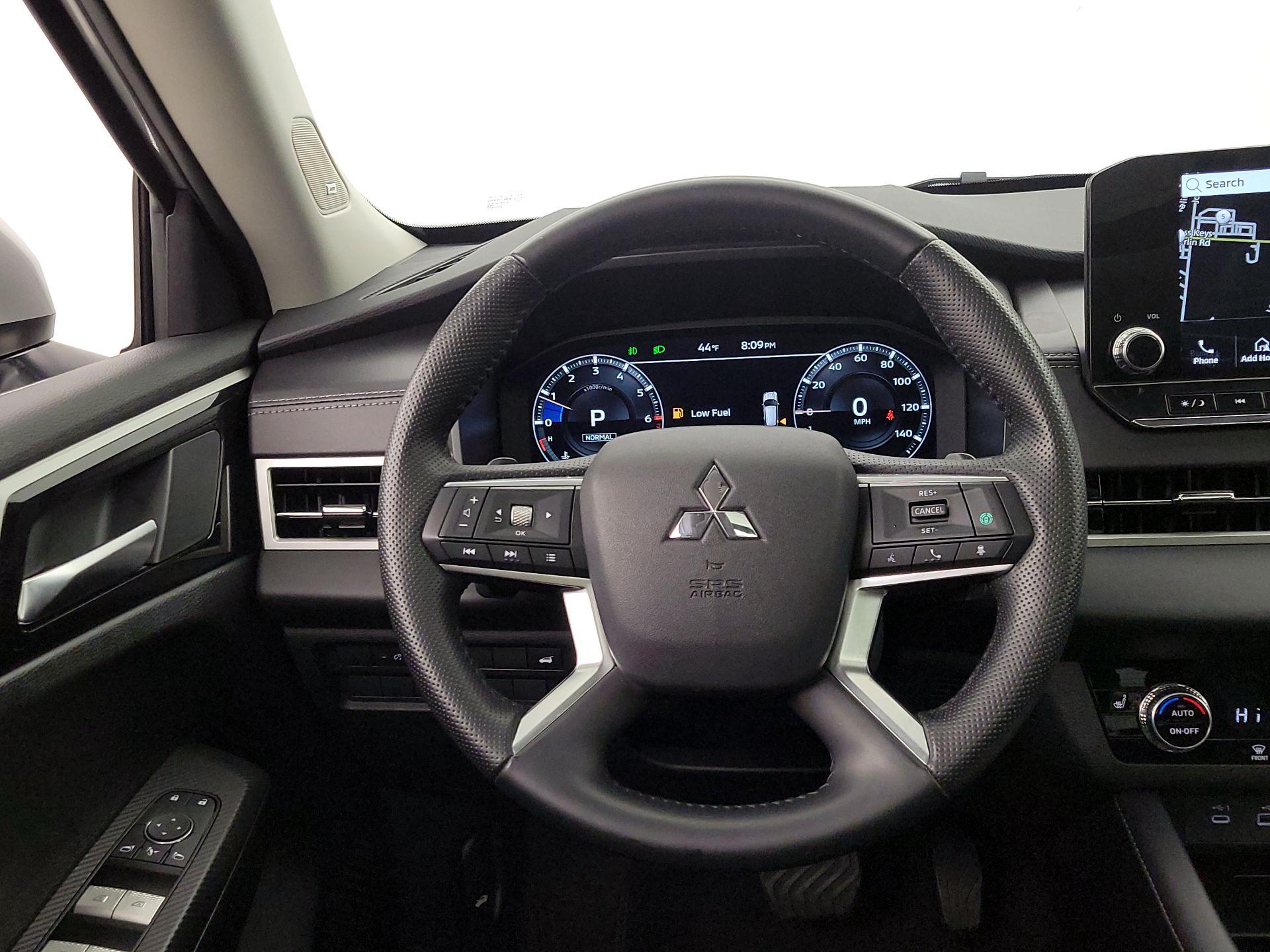 Thumbnail: 2024 Mitsubishi Outlander - 10