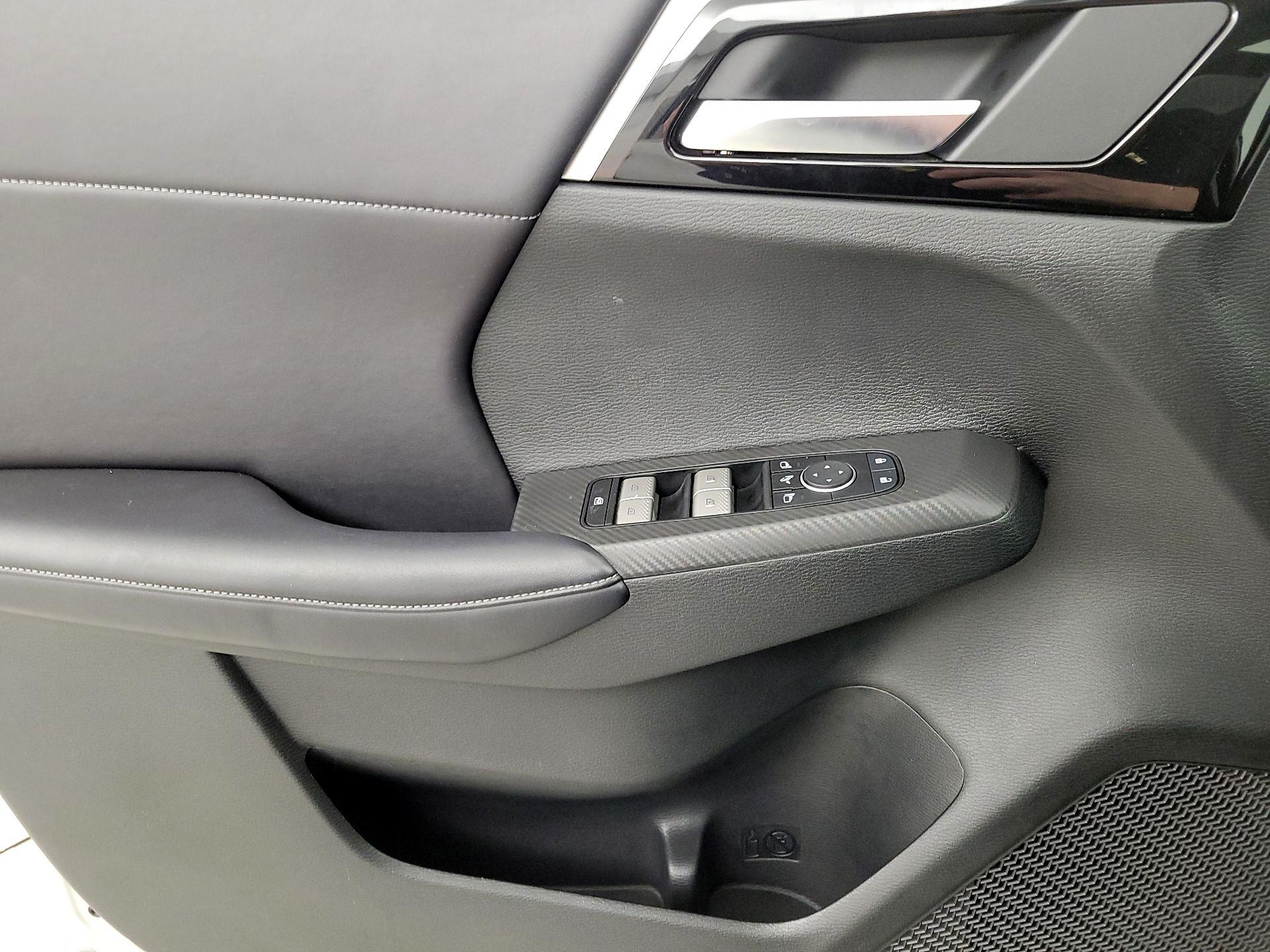 Thumbnail: 2024 Mitsubishi Outlander - 12