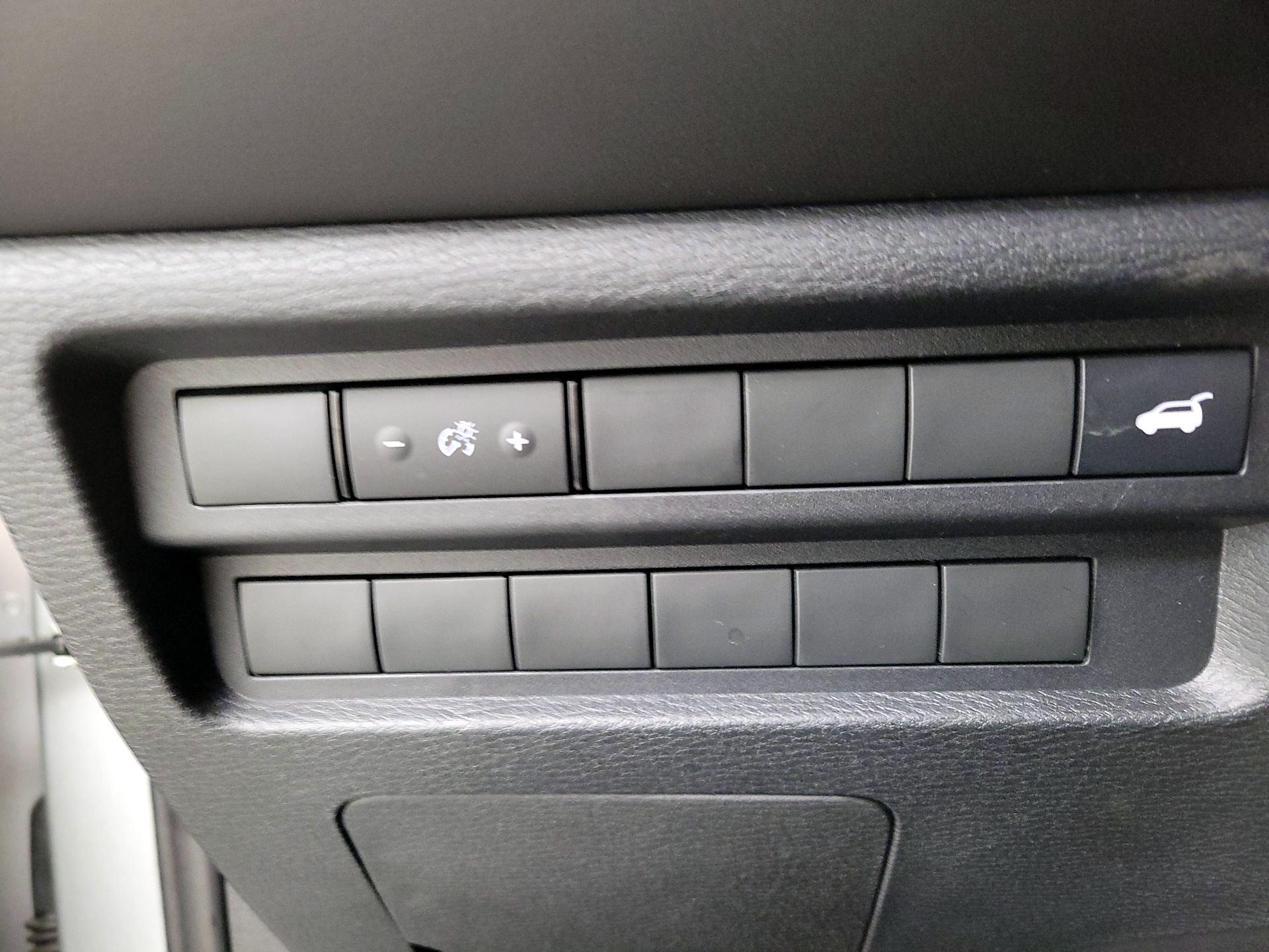 Thumbnail: 2024 Mitsubishi Outlander - 13