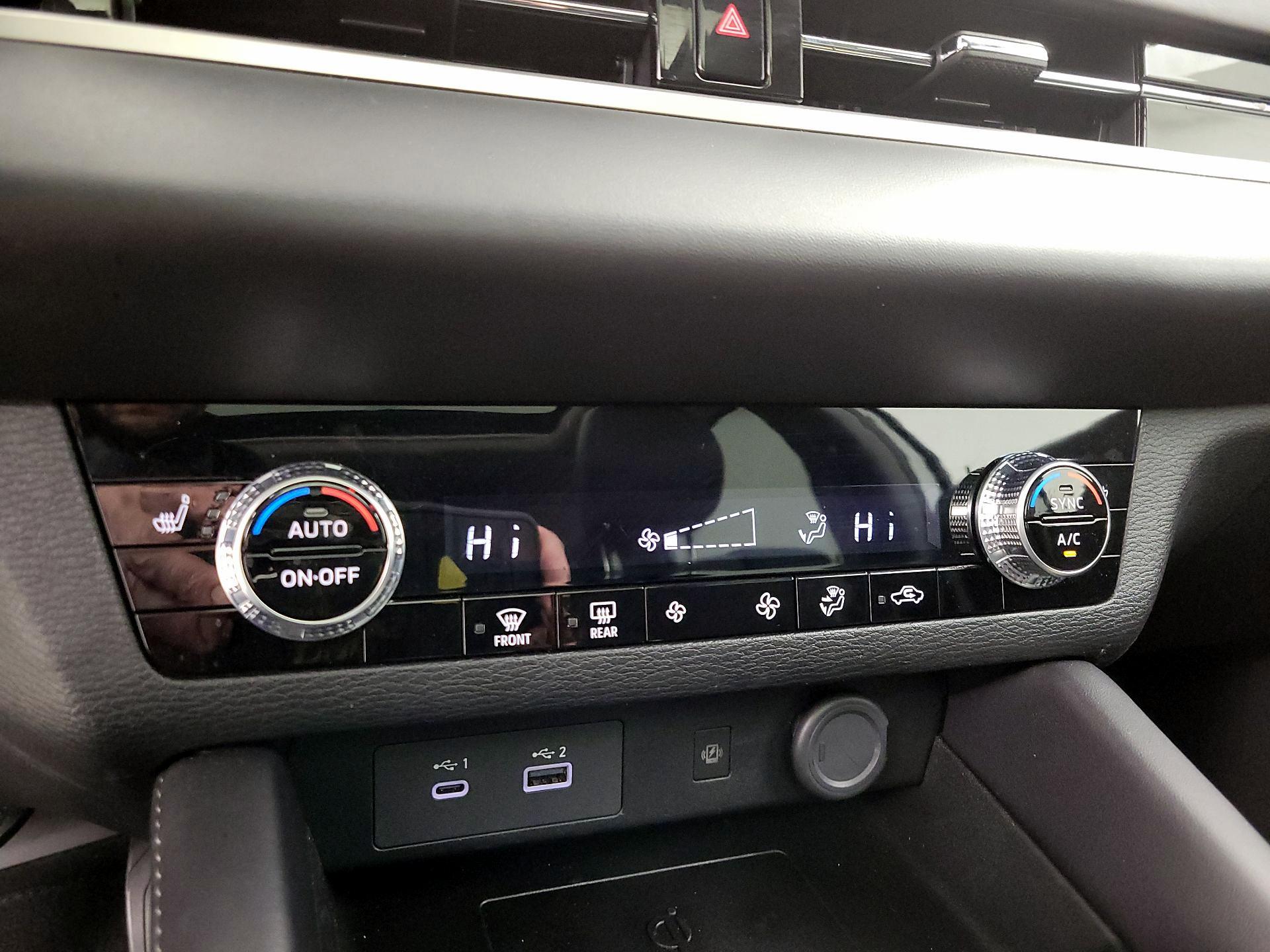 Thumbnail: 2024 Mitsubishi Outlander - 17