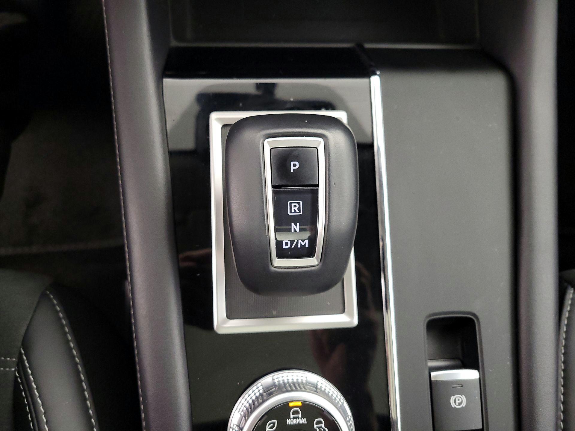 Thumbnail: 2024 Mitsubishi Outlander - 18