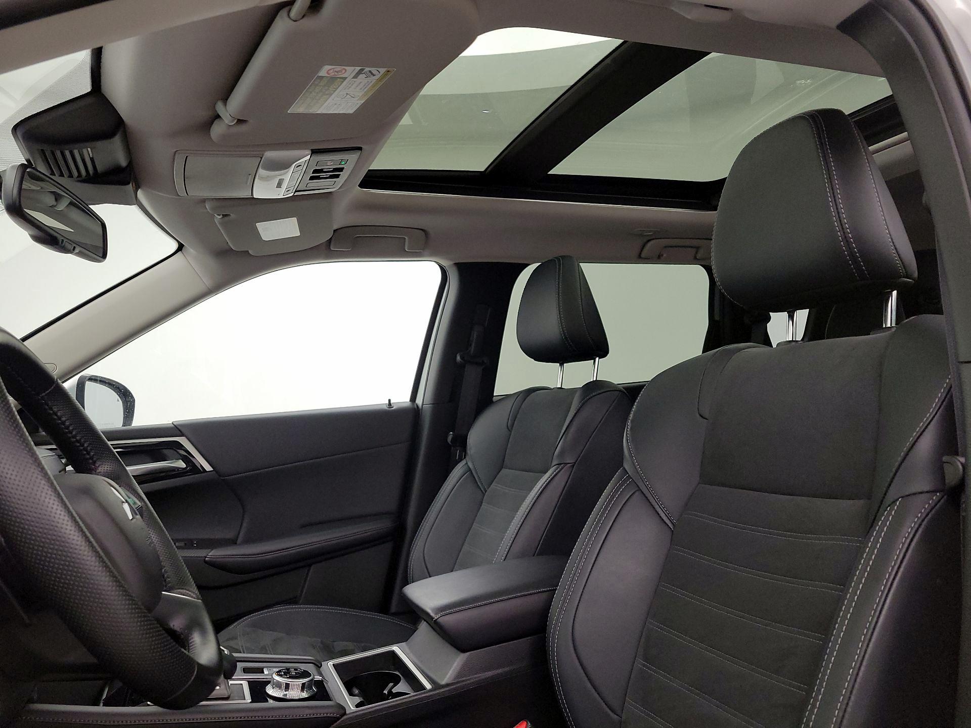 Thumbnail: 2024 Mitsubishi Outlander - 20