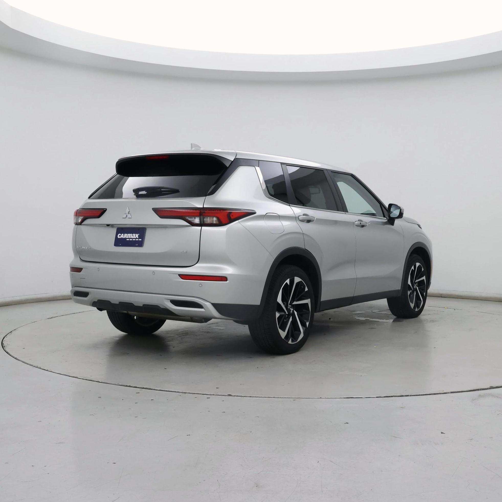 Thumbnail: 2024 Mitsubishi Outlander - 8