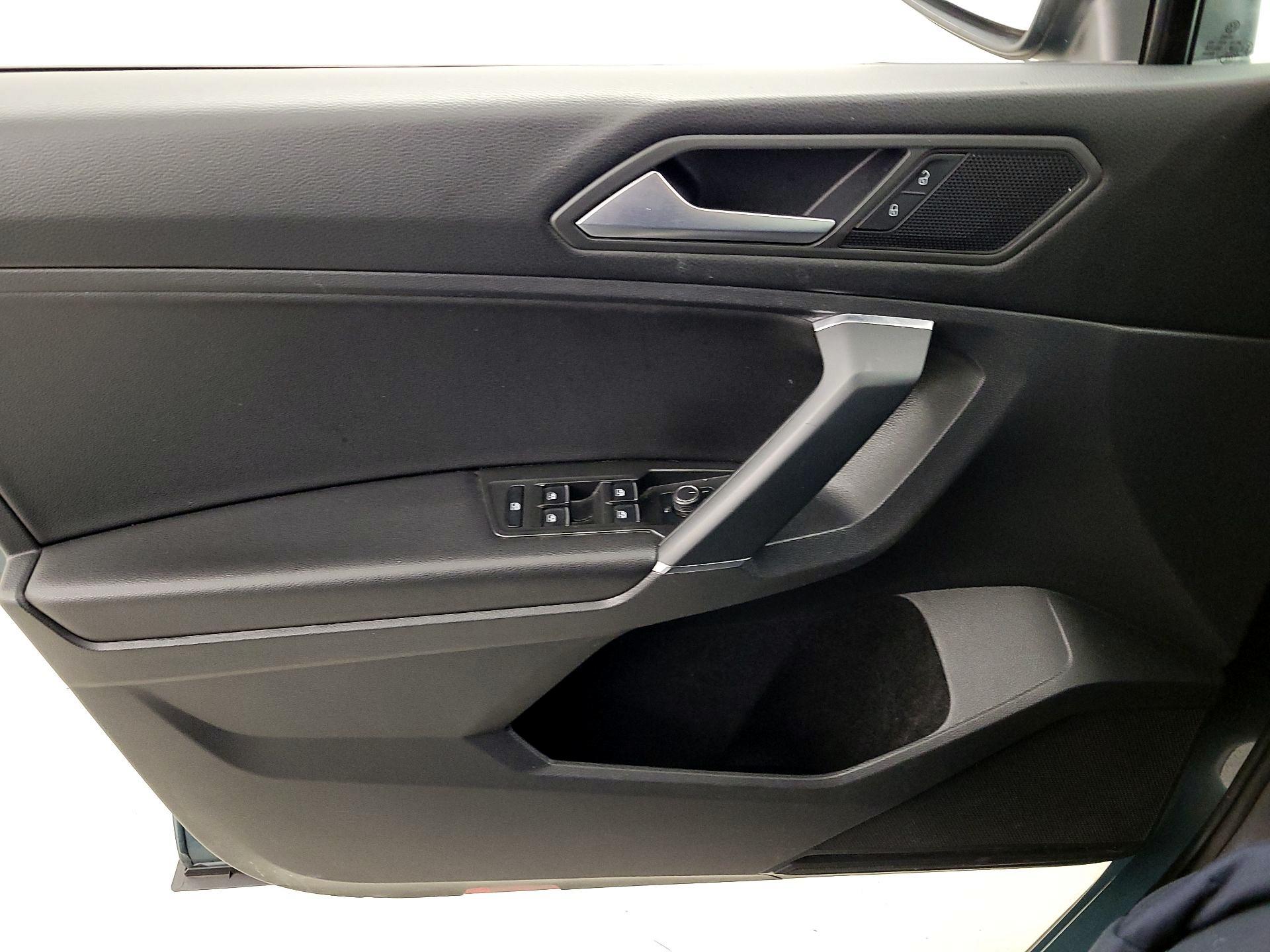 Thumbnail: 2020 Volkswagen Tiguan - 12