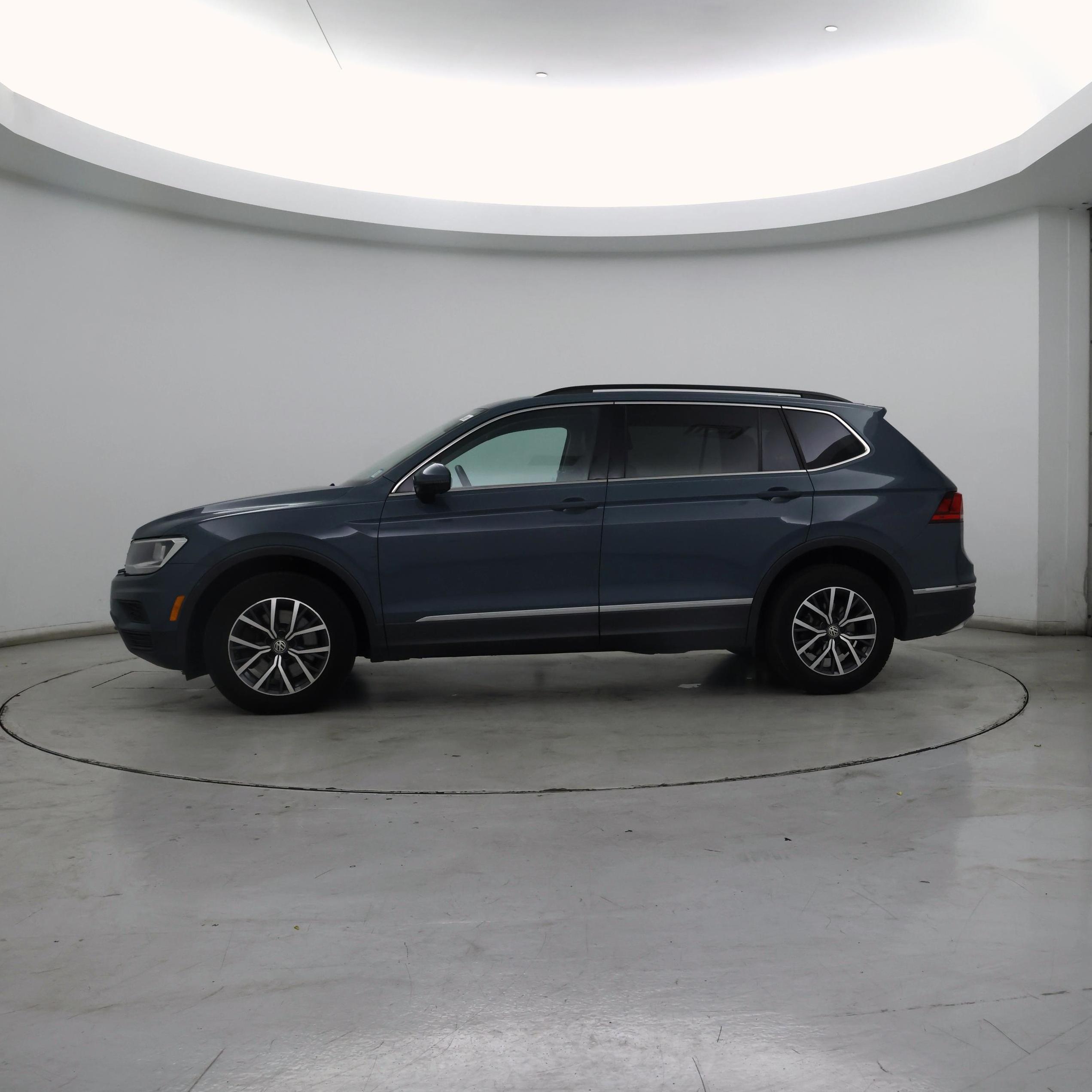 Thumbnail: 2020 Volkswagen Tiguan - 3