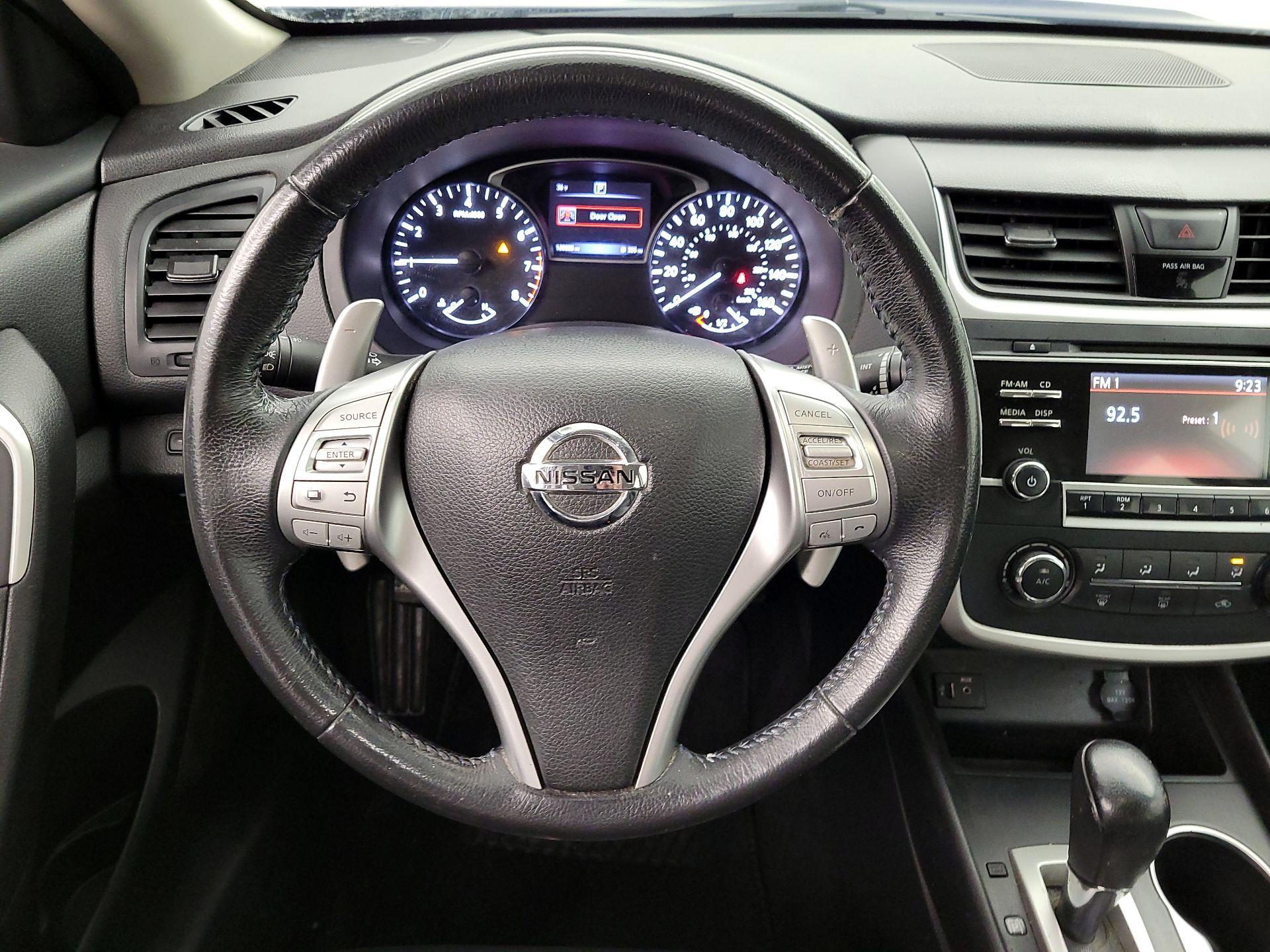 Thumbnail: 2016 Nissan Altima - 10