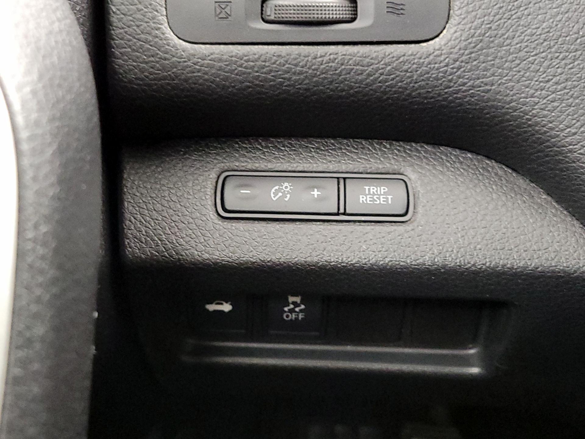 Thumbnail: 2016 Nissan Altima - 13