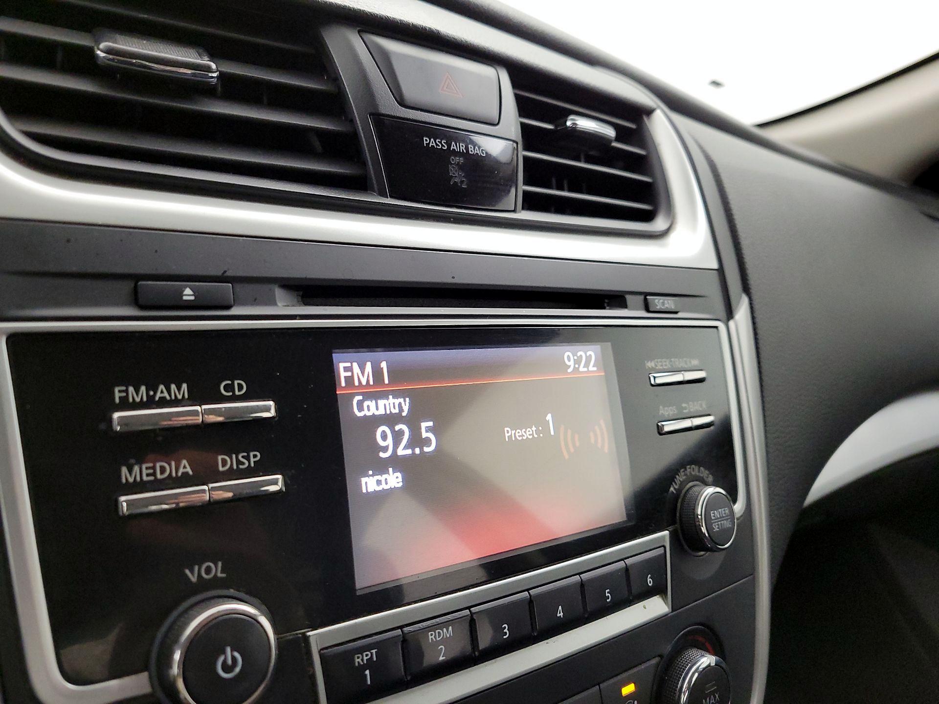 Thumbnail: 2016 Nissan Altima - 15