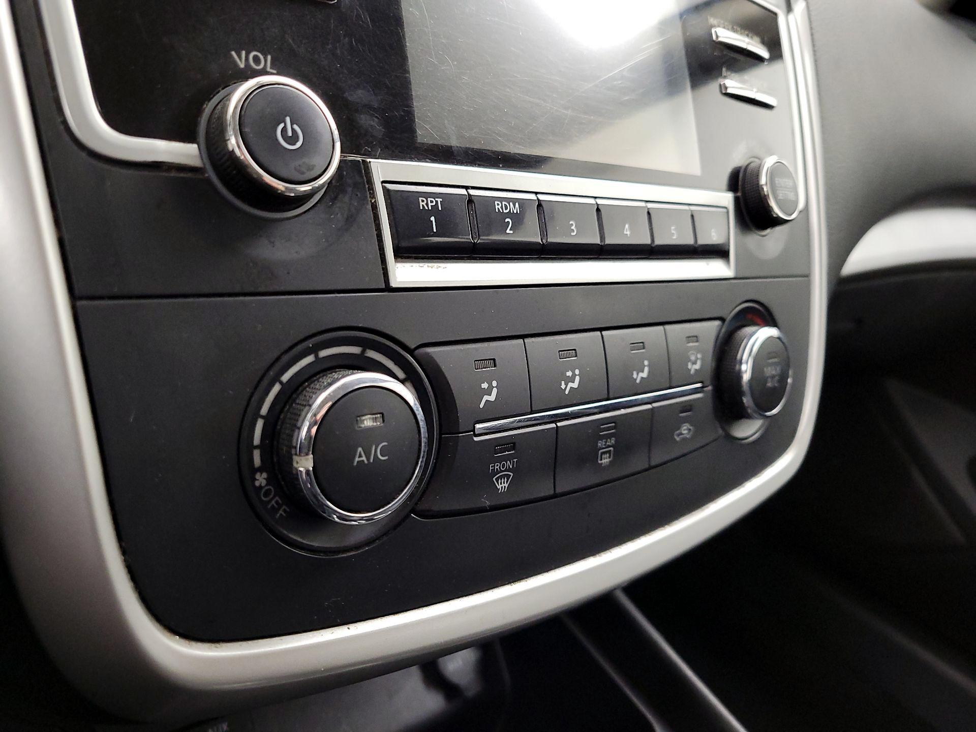 Thumbnail: 2016 Nissan Altima - 16