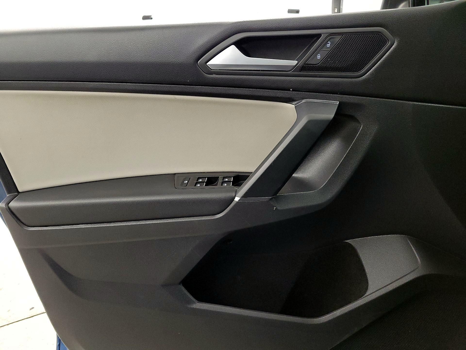 Thumbnail: 2020 Volkswagen Tiguan - 12