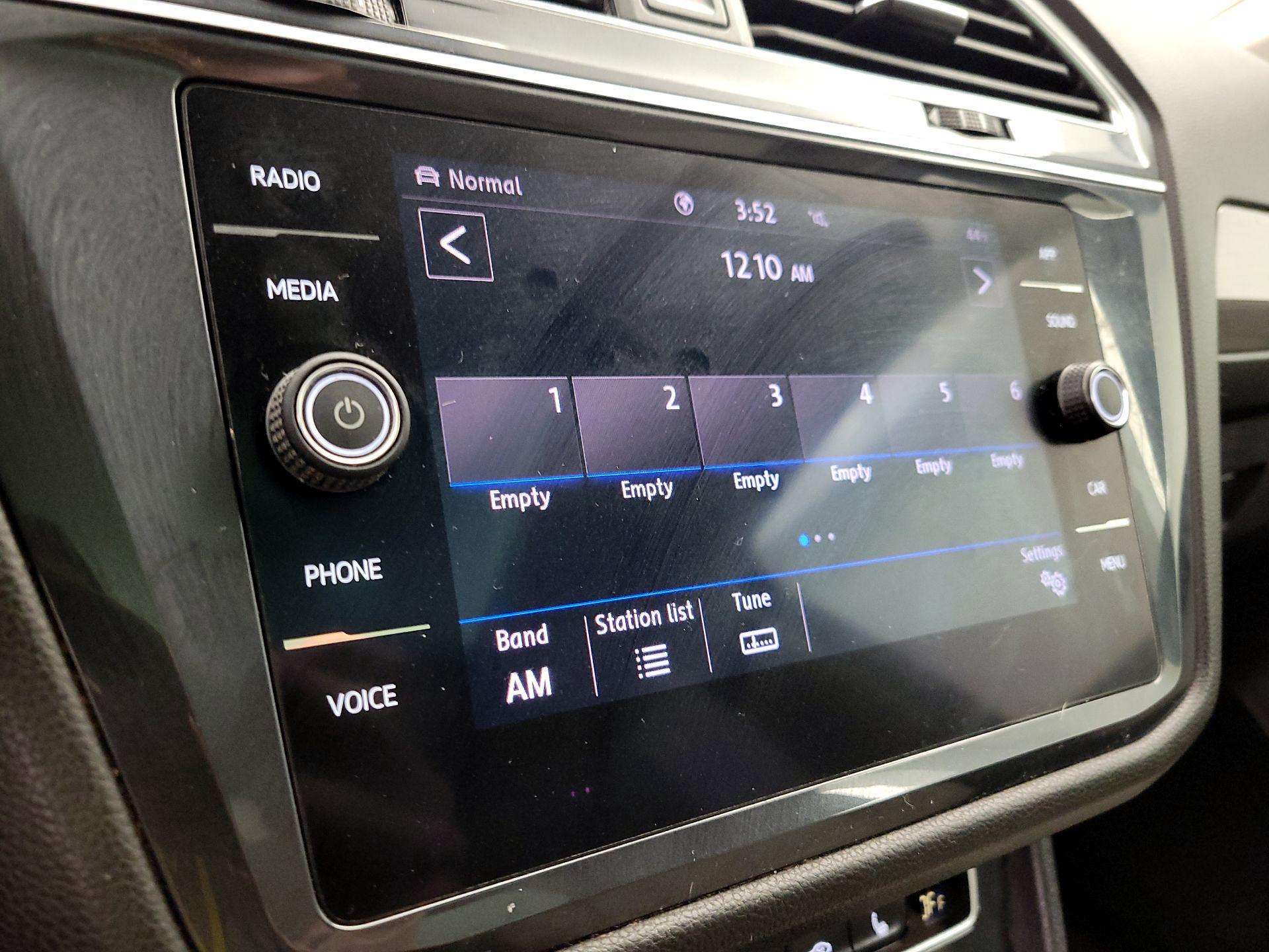 Thumbnail: 2020 Volkswagen Tiguan - 15