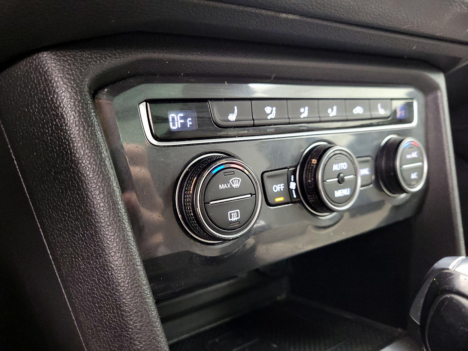 Thumbnail: 2020 Volkswagen Tiguan - 16