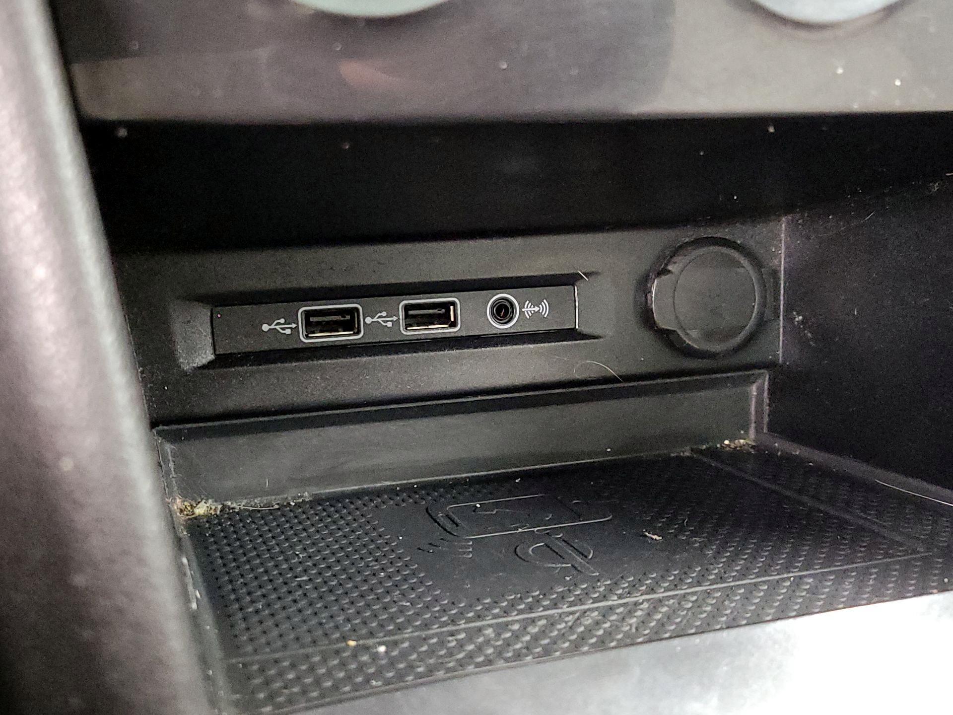 Thumbnail: 2020 Volkswagen Tiguan - 18