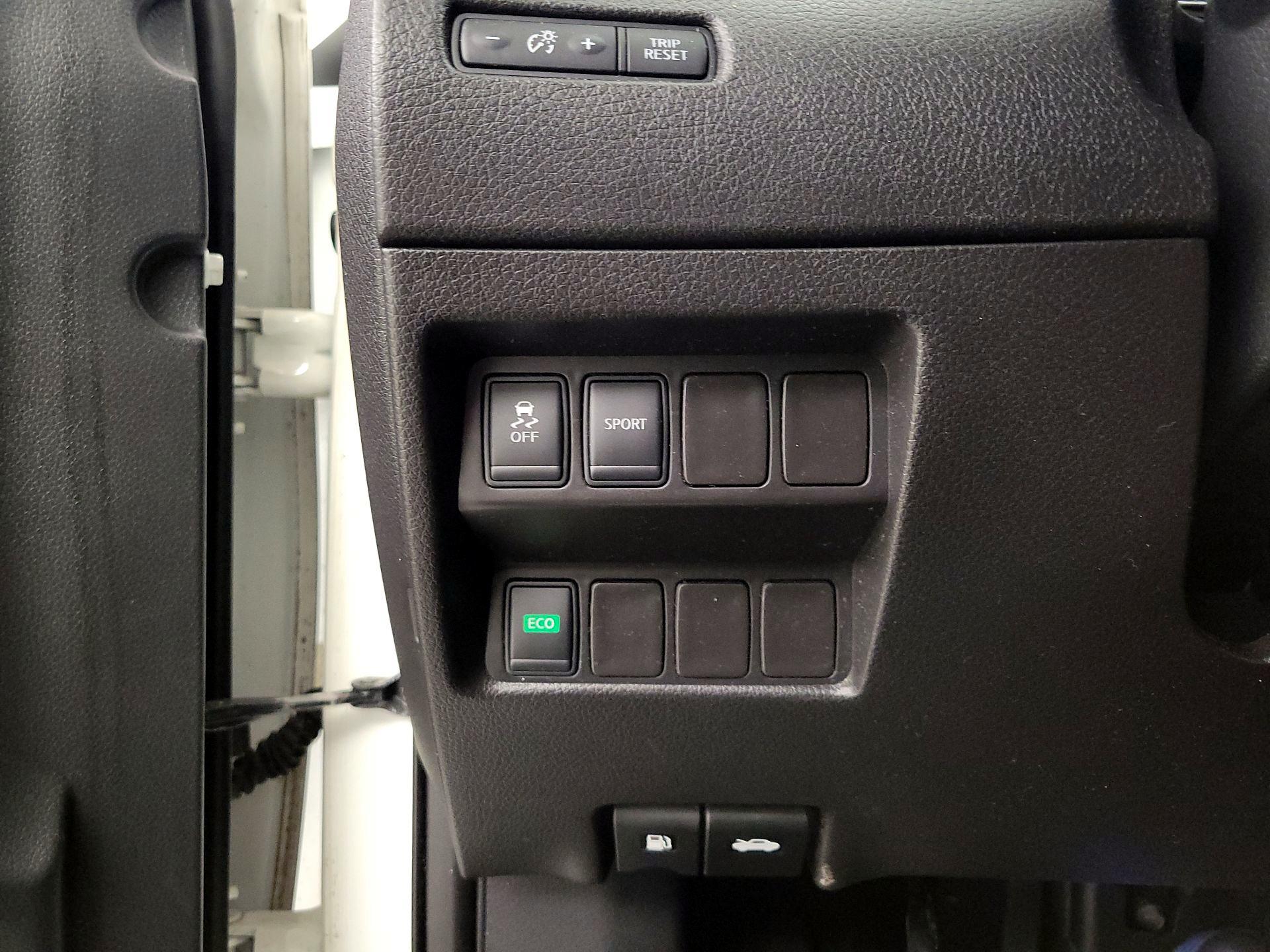 Thumbnail: 2016 Nissan Rogue - 13