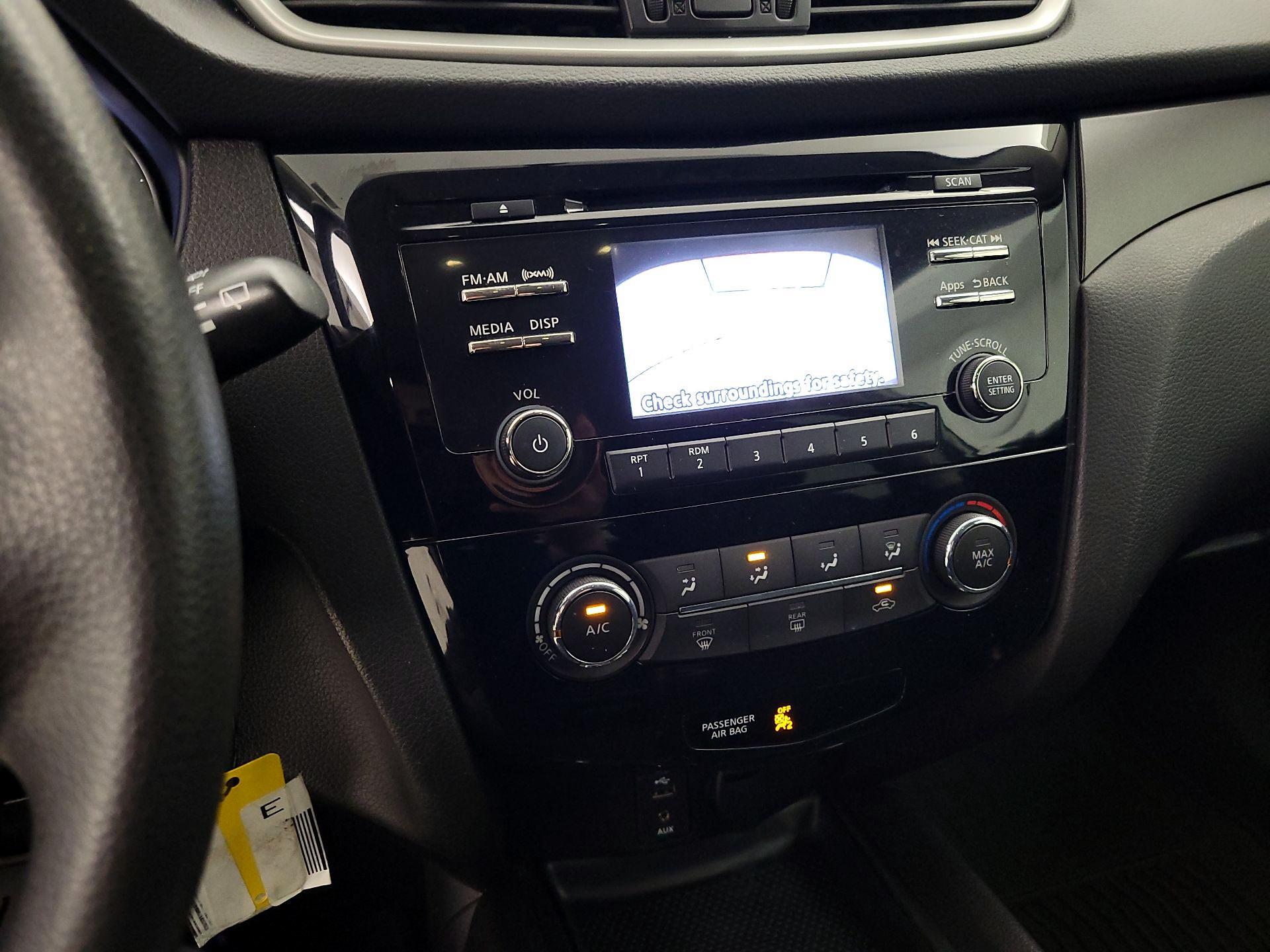 Thumbnail: 2016 Nissan Rogue - 14