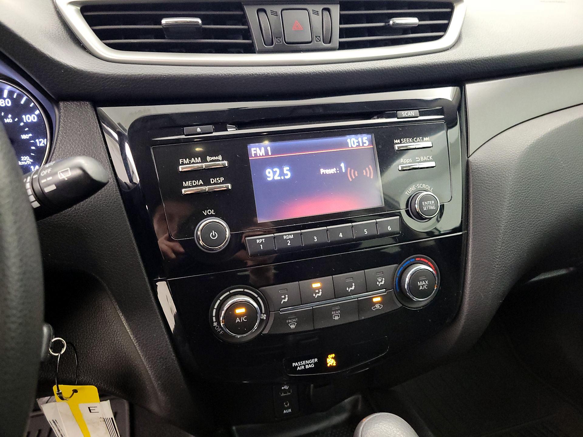 Thumbnail: 2016 Nissan Rogue - 15