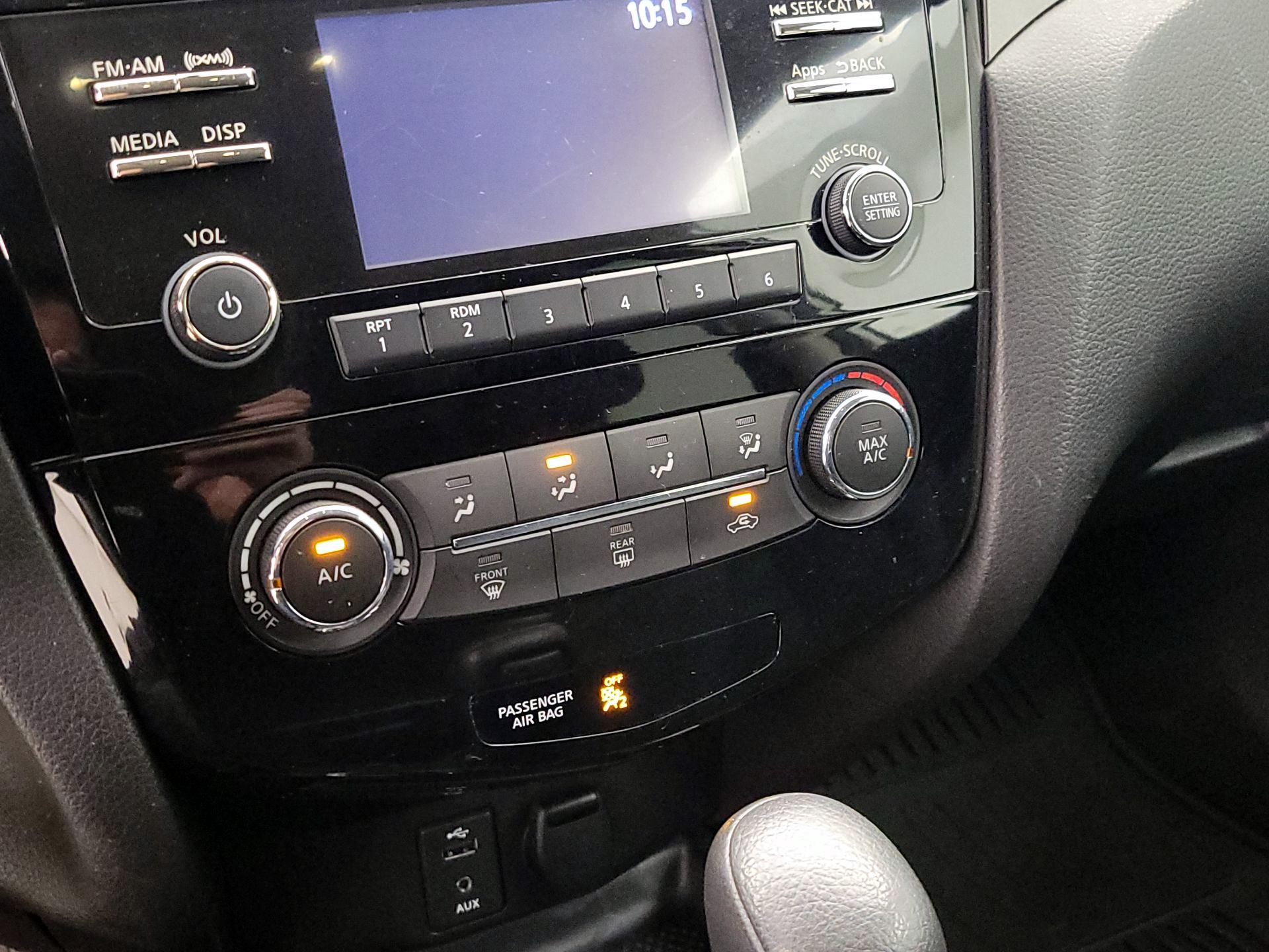 Thumbnail: 2016 Nissan Rogue - 16