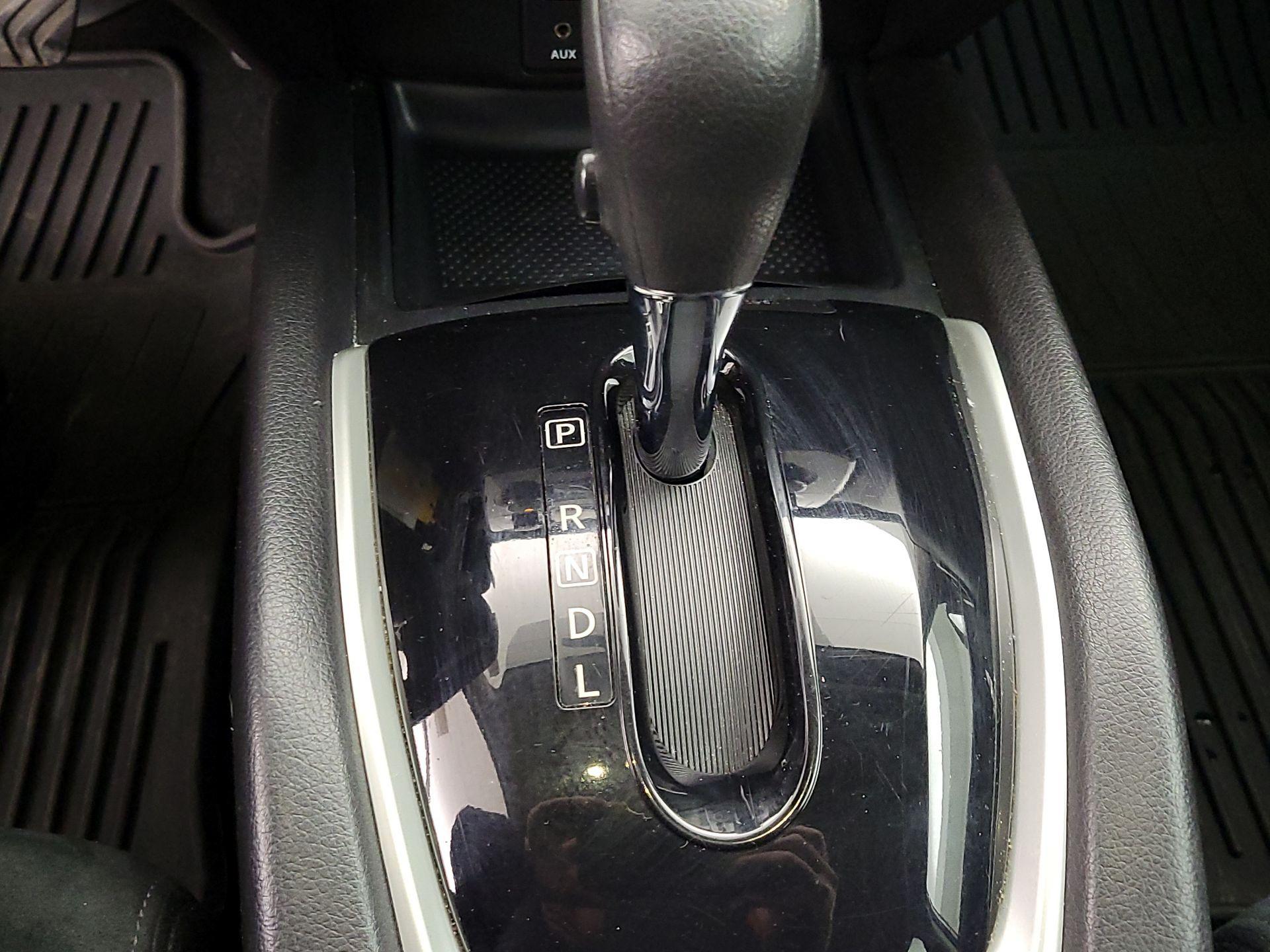 Thumbnail: 2016 Nissan Rogue - 17