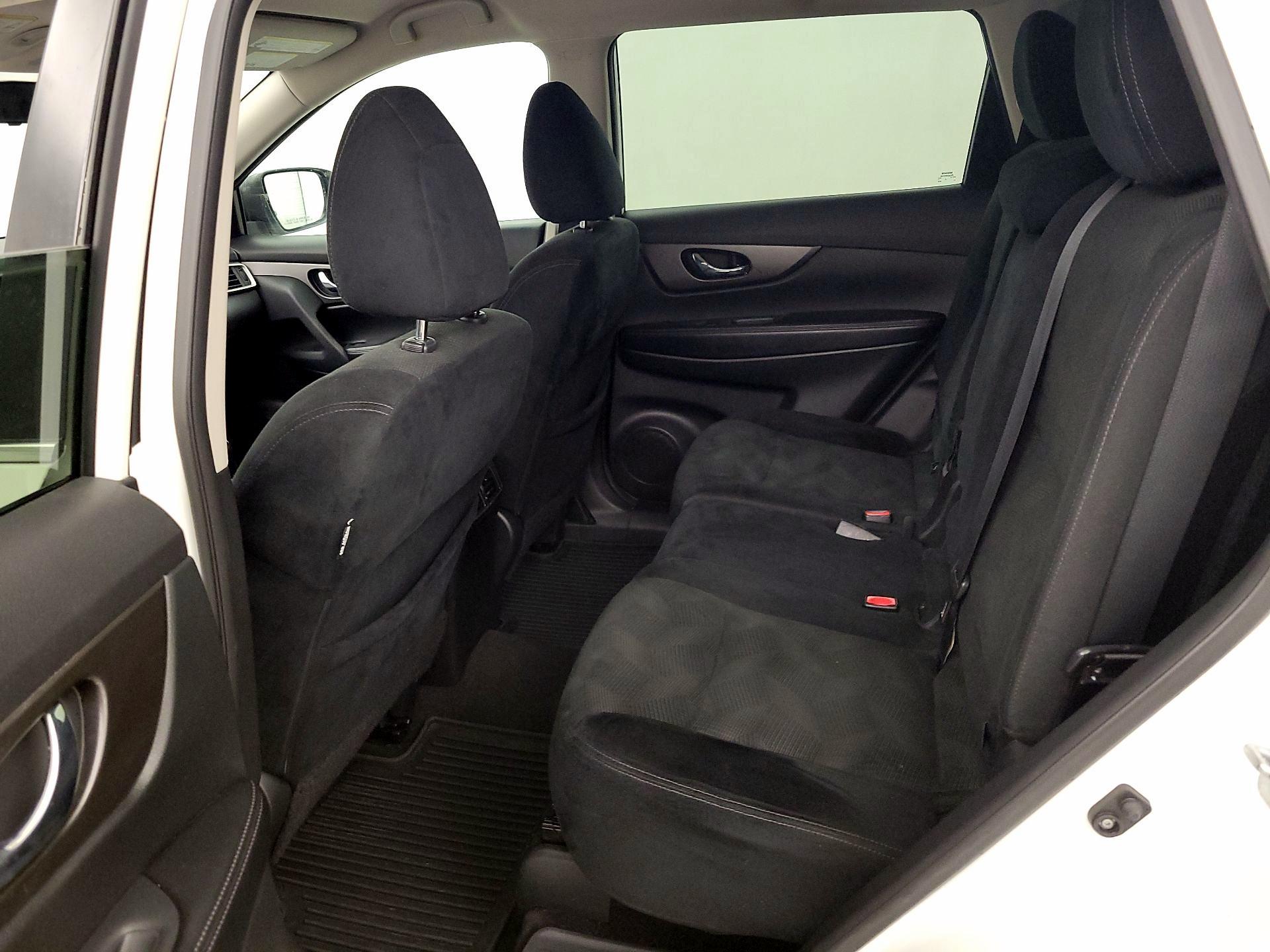 Thumbnail: 2016 Nissan Rogue - 19