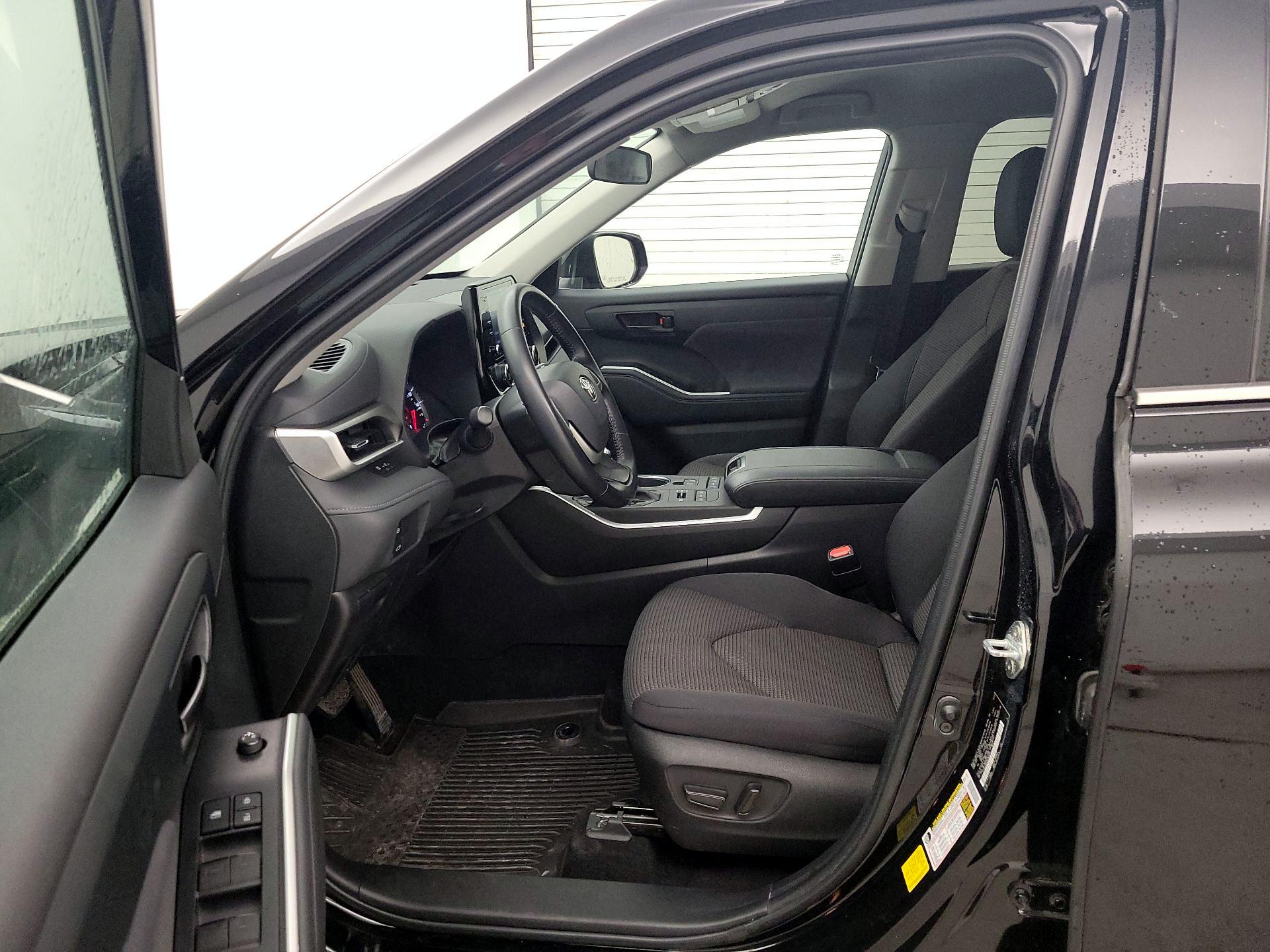 Thumbnail: 2022 Toyota Highlander - 11