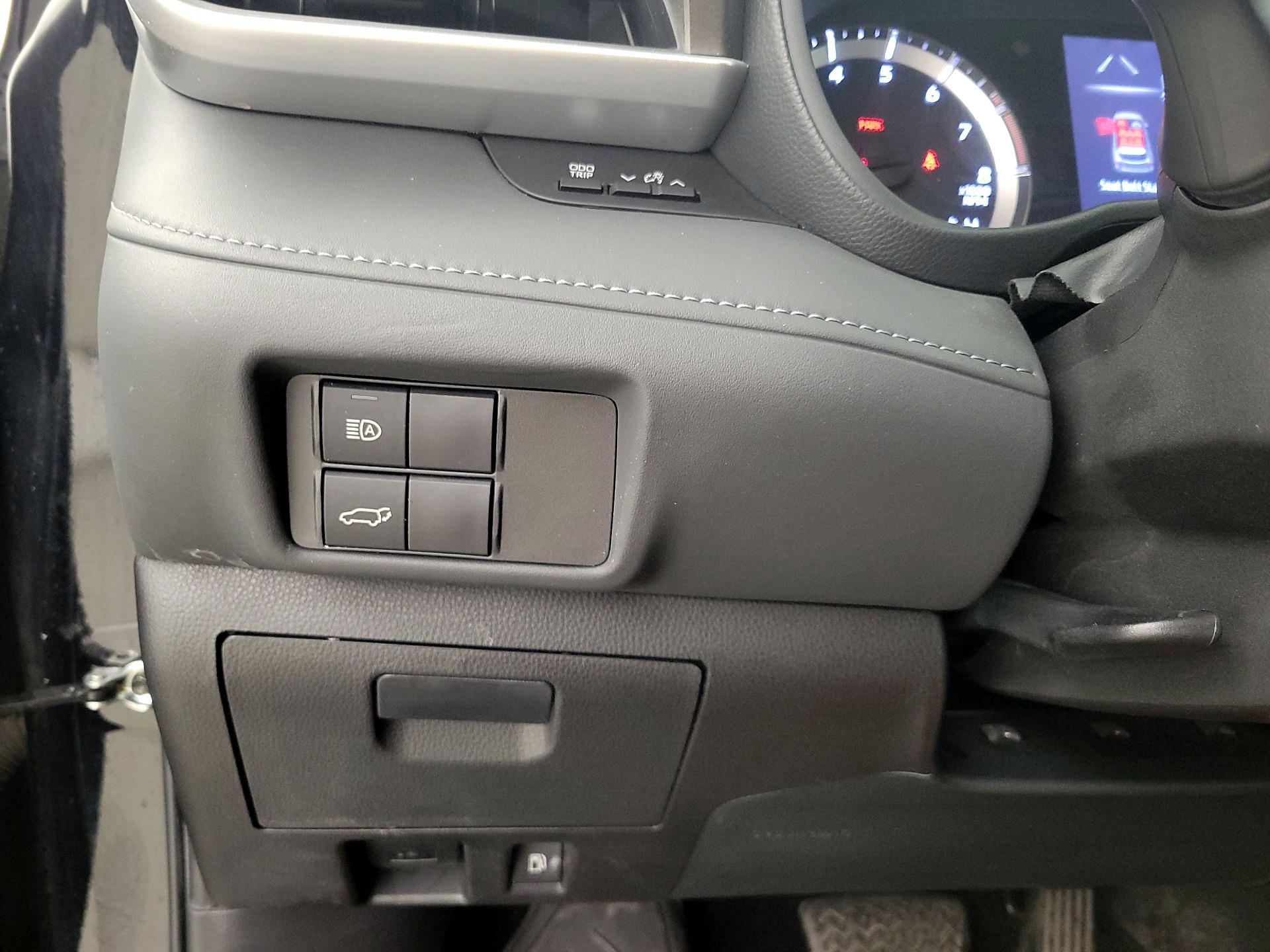 Thumbnail: 2022 Toyota Highlander - 13