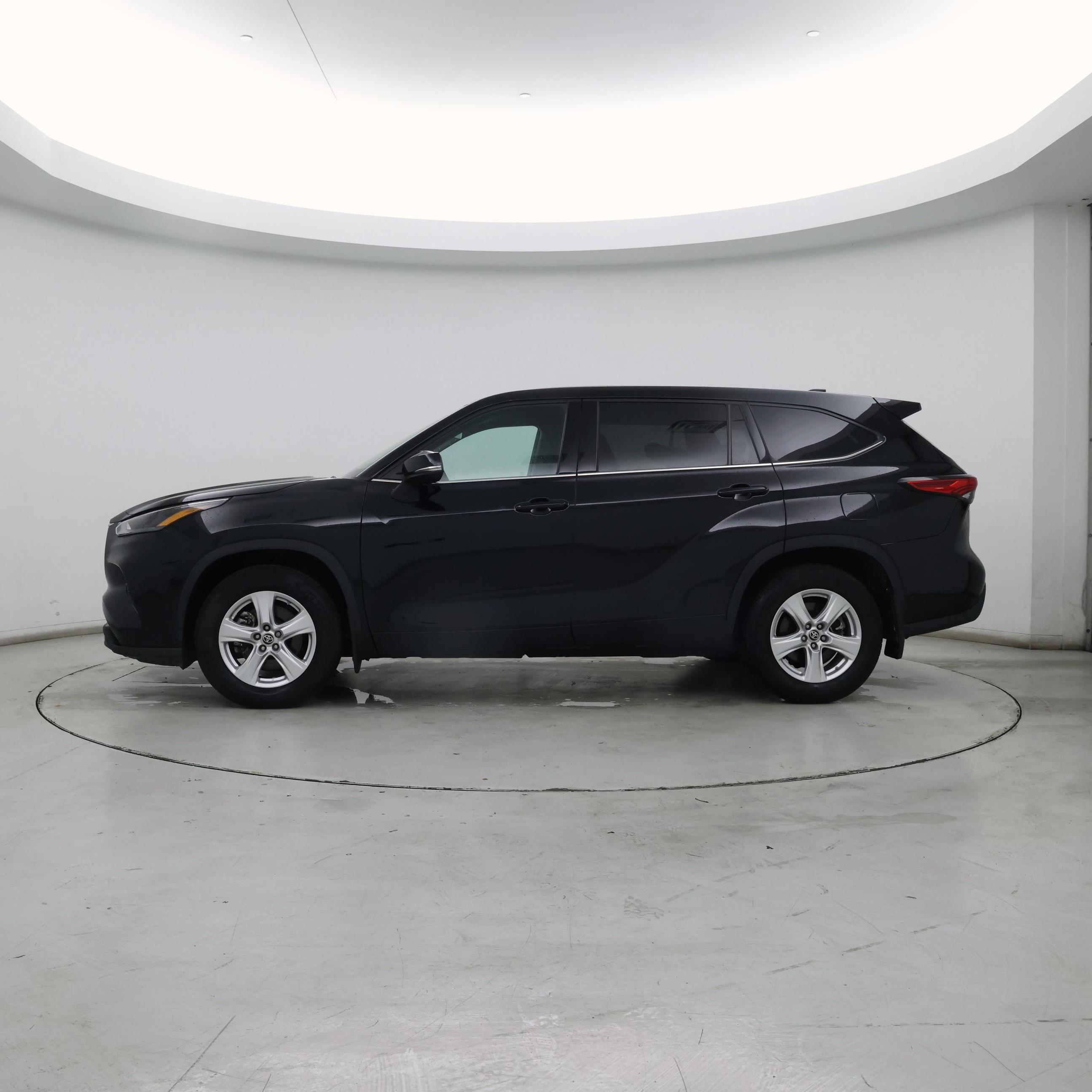 Thumbnail: 2022 Toyota Highlander - 3