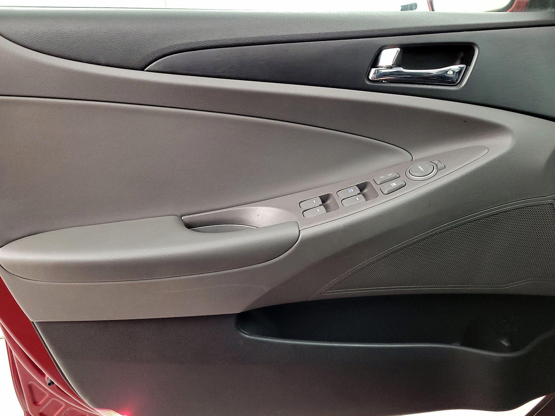 Thumbnail: 2014 Hyundai Sonata - 12