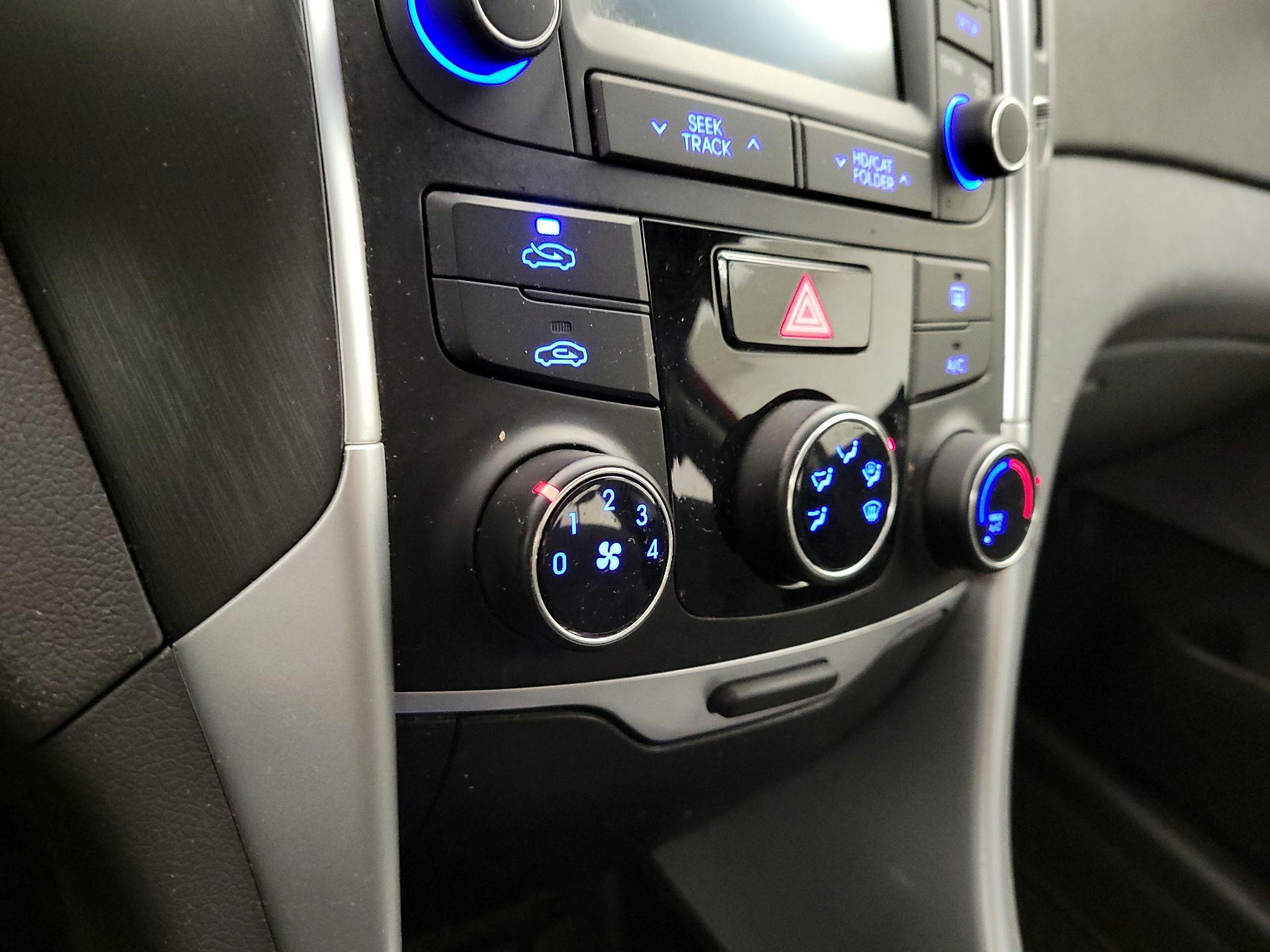 Thumbnail: 2014 Hyundai Sonata - 16