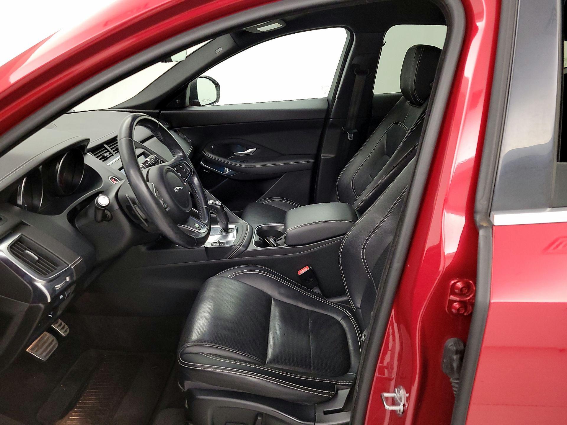 Thumbnail: 2018 Jaguar E-Pace - 11