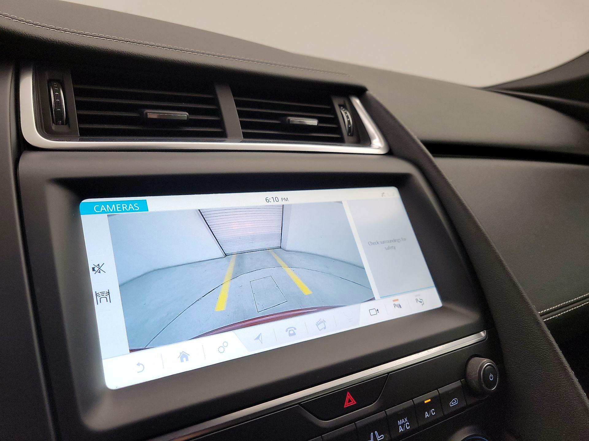 Thumbnail: 2018 Jaguar E-Pace - 14